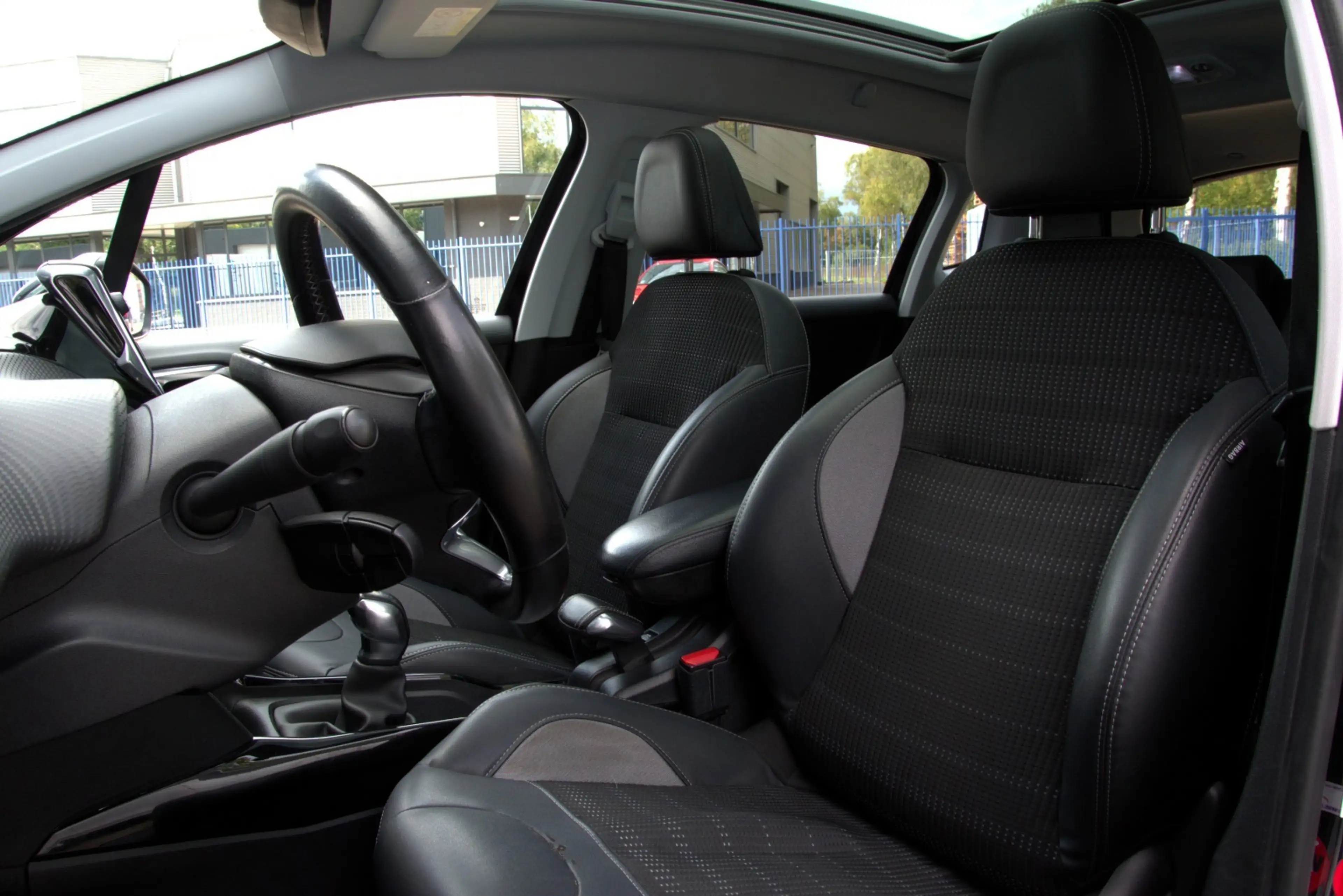Peugeot 2008 1.2 PureTech Allure ,NAP, 1ste eign. Pano, Navi, C — photo 15