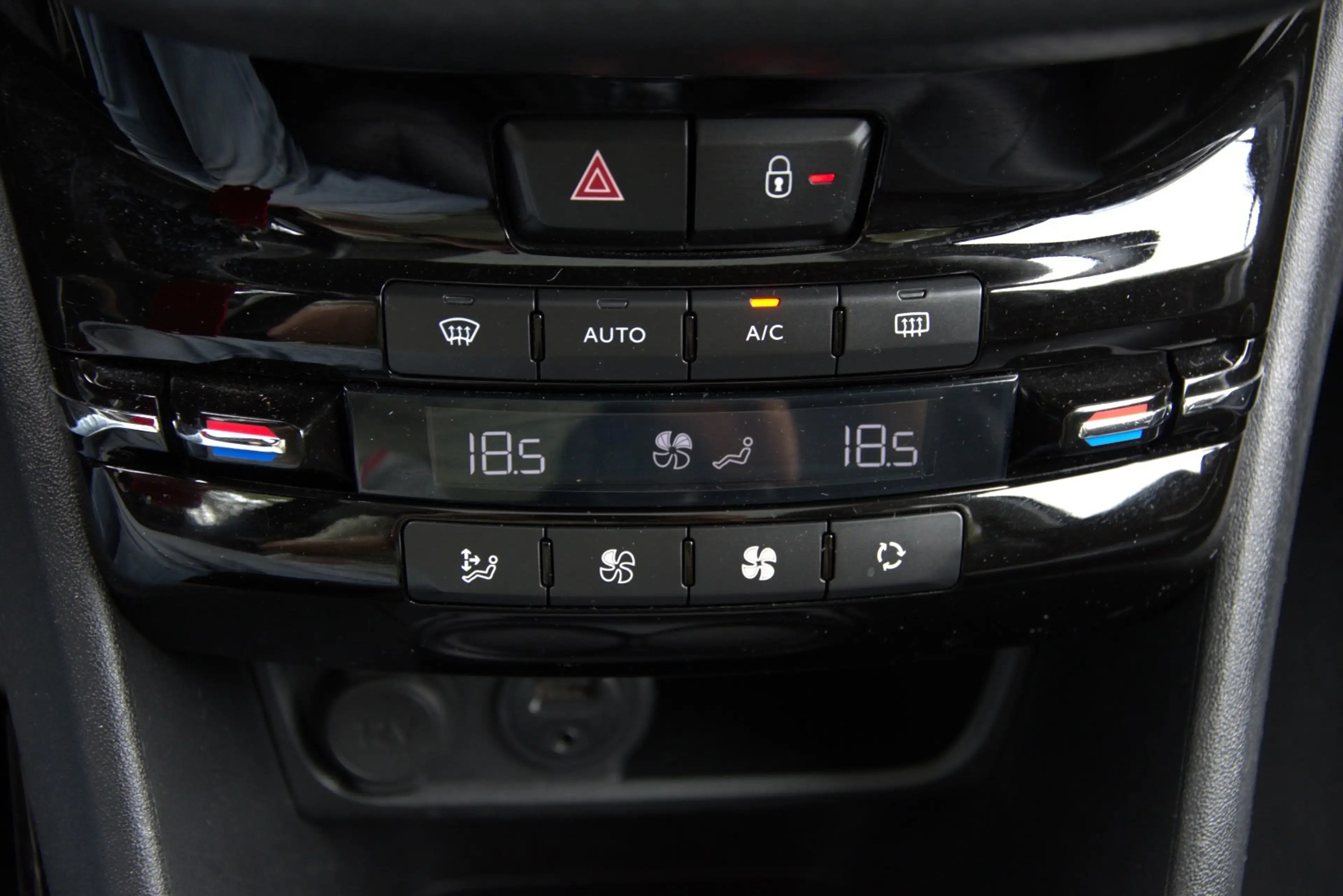 Peugeot 2008 1.2 PureTech Allure ,NAP, 1ste eign. Pano, Navi, C — photo 14