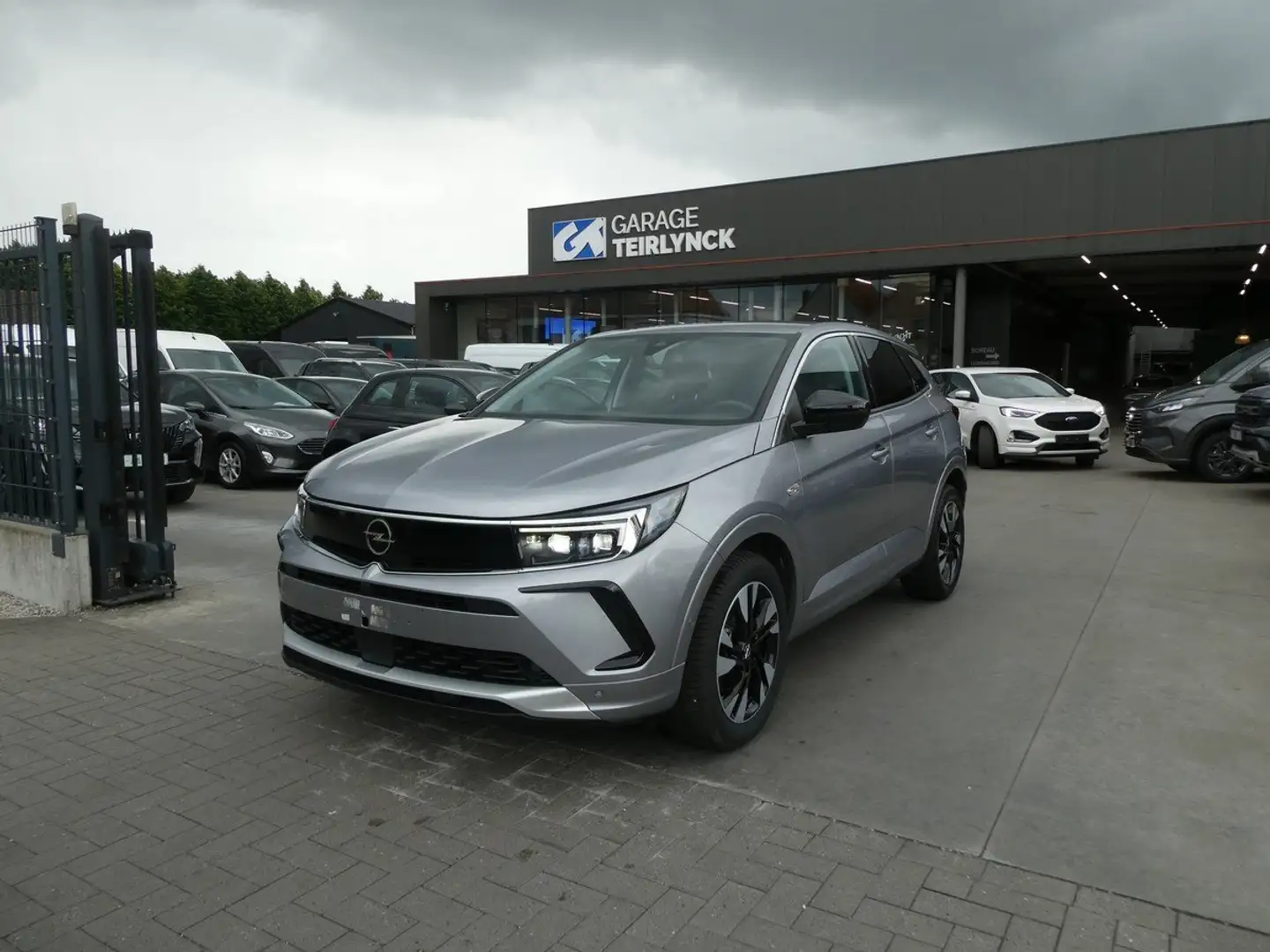 Opel Grandland 1.2 i benzine 130pk Business Luxe Camera (08095) Grijs - 1