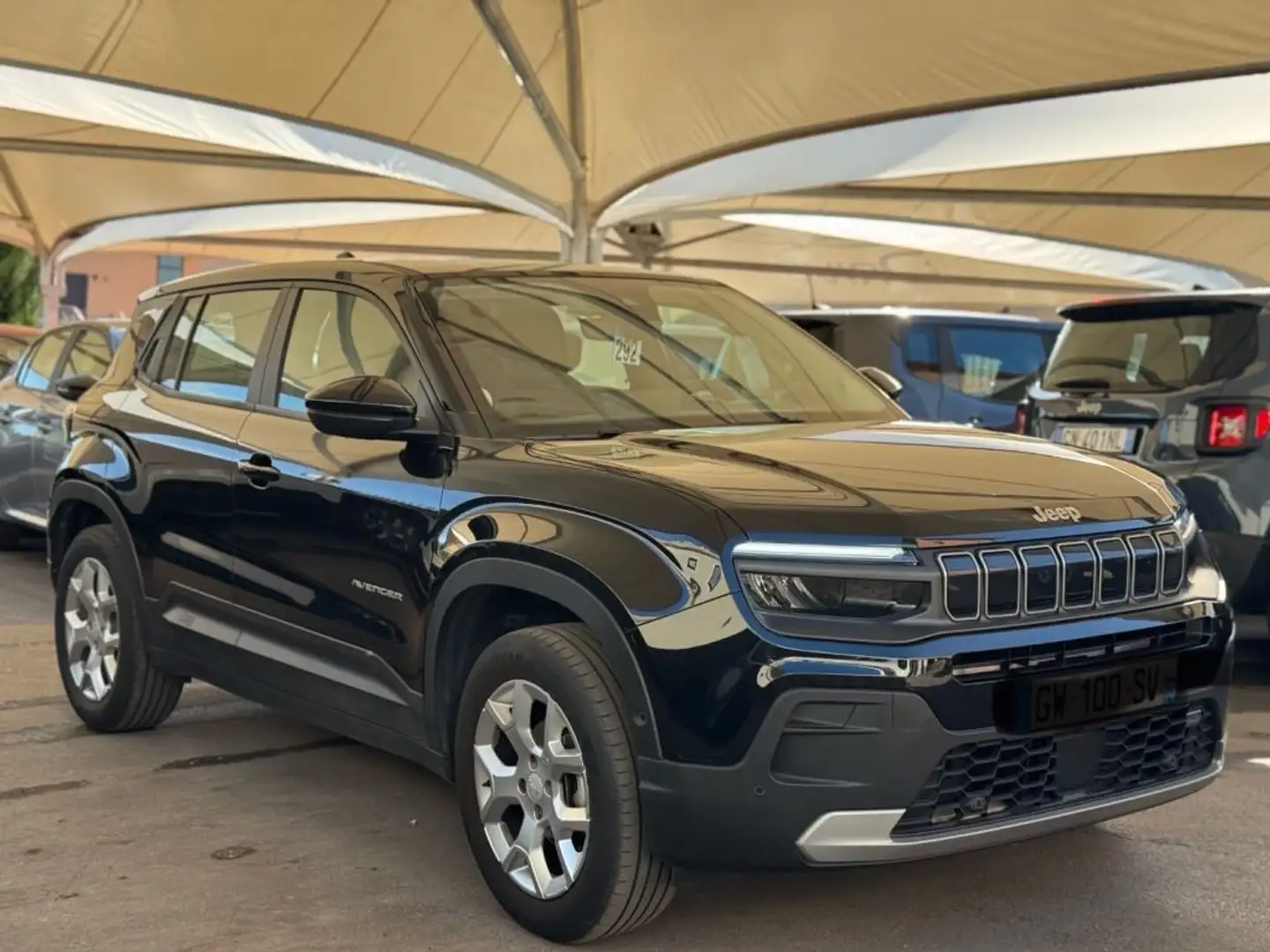 Jeep Avenger 1.2 Turbo Altitude +GPL Schwarz - 2