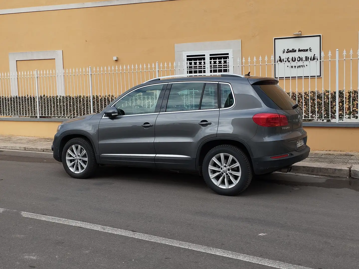 Volkswagen Tiguan Tiguan 2.0 tdi bm Sport Marrone - 1