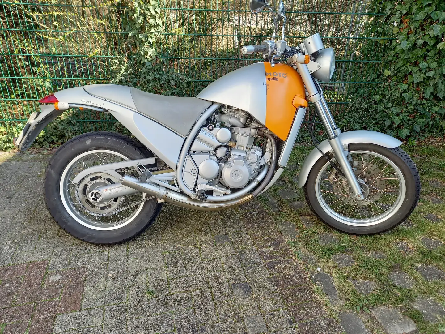 Aprilia Moto 6.5 Naranja - 1