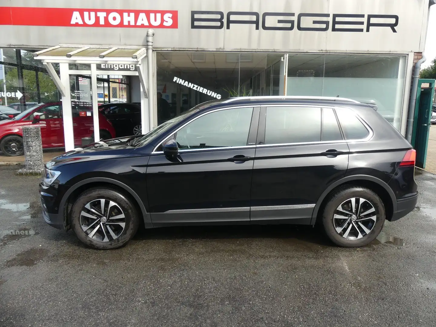 Volkswagen Tiguan IQ.DRIVE DSG Noir - 1