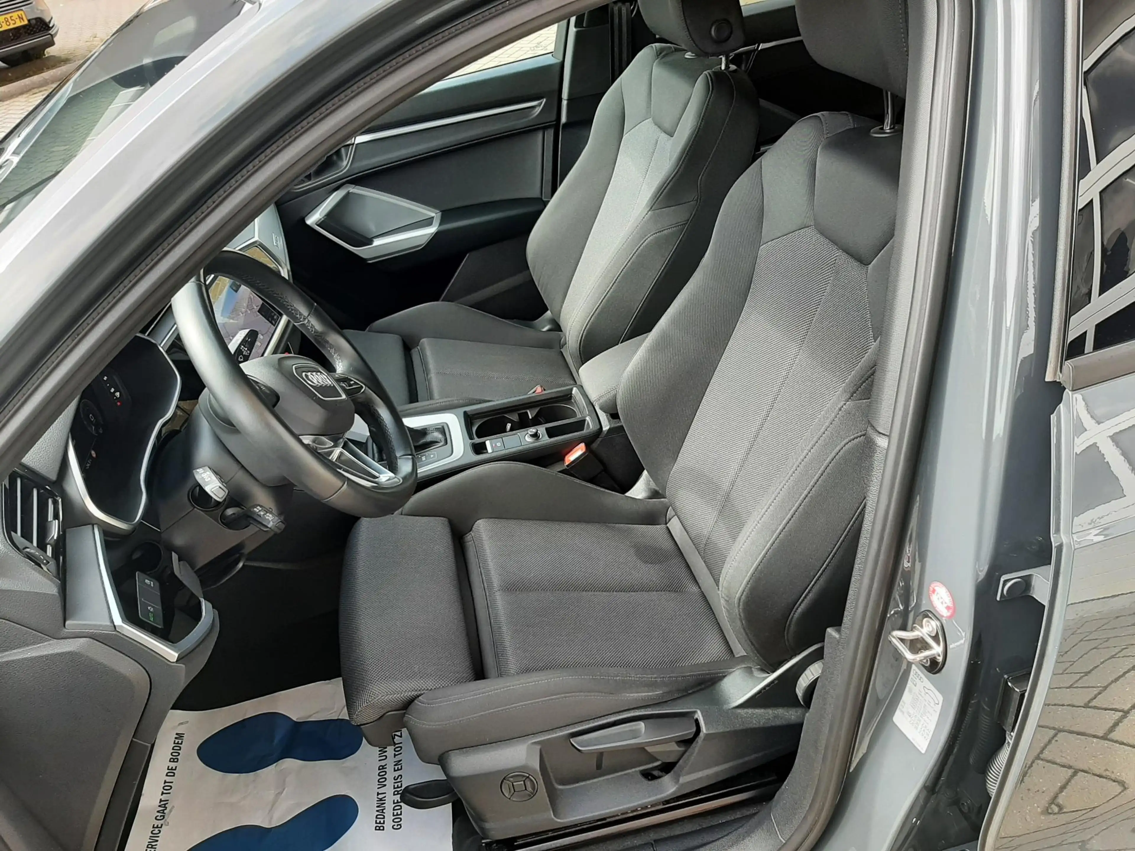 Audi Q3 45 TFSI e Business Edition — photo 10