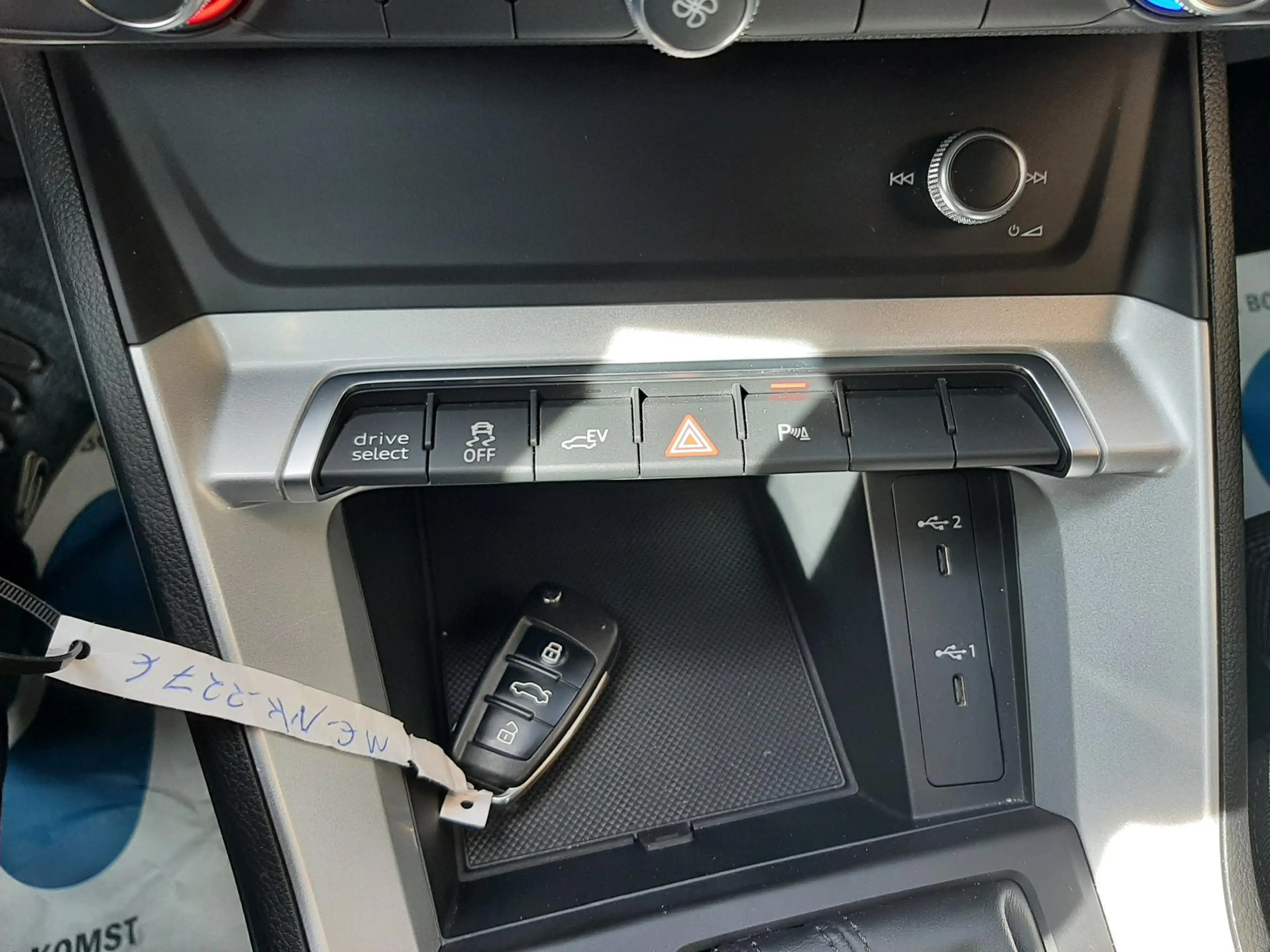 Audi Q3 45 TFSI e Business Edition — photo 15