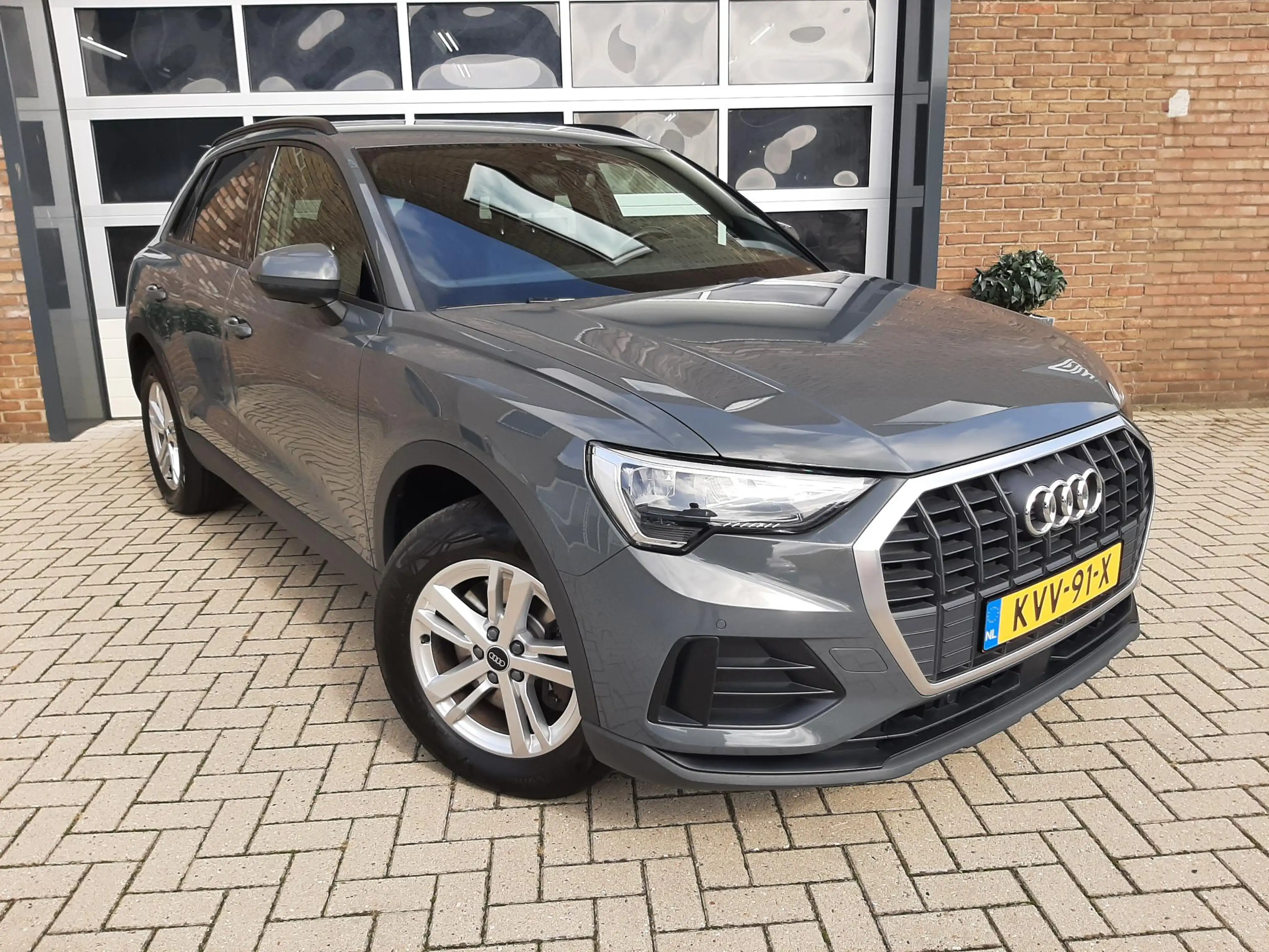 Audi Q3 45 TFSI e Business Edition — photo 9