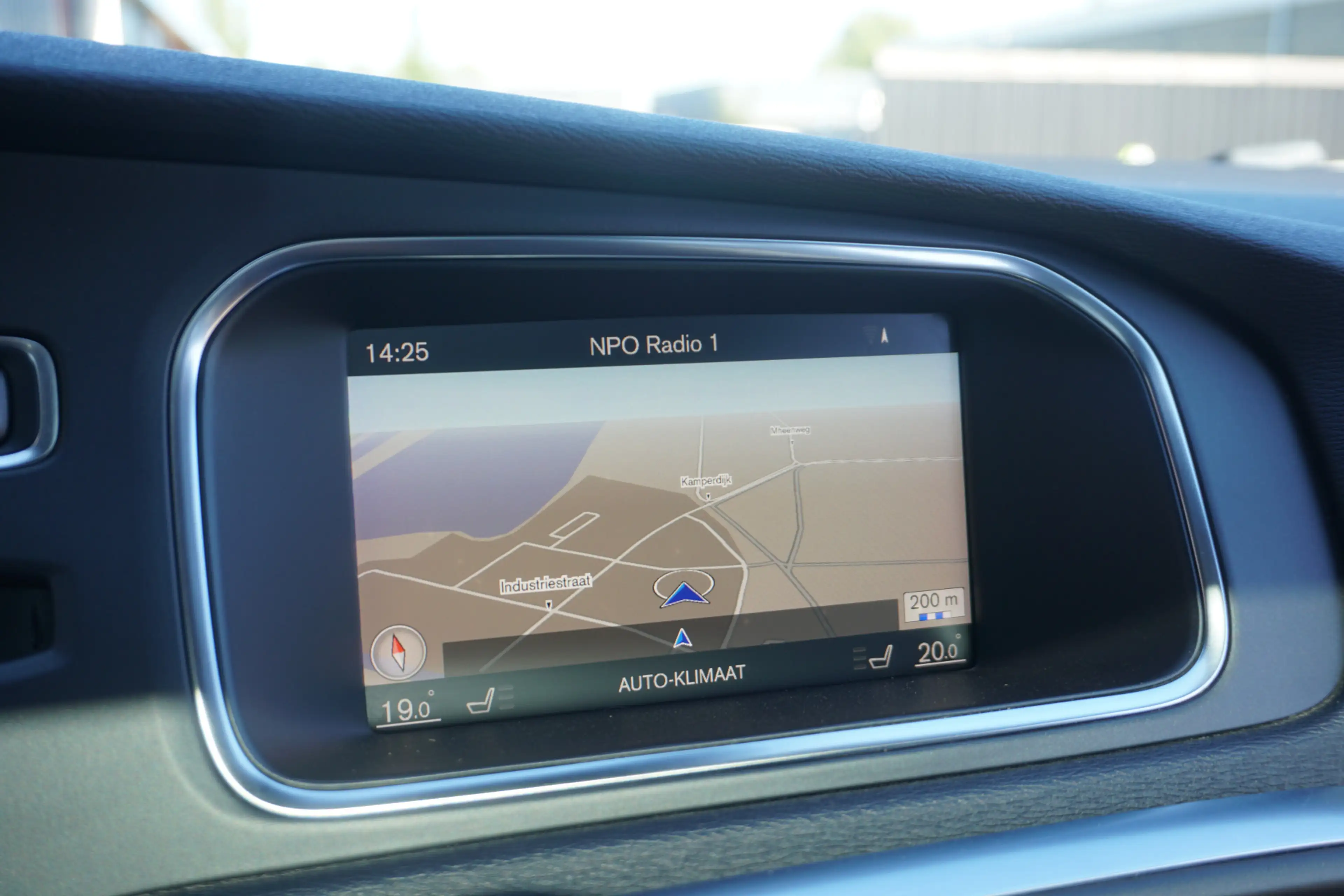 Volvo V40 1.5 T3 Polar+ Sport R- Design | PANO | FULL LED | — photo 18