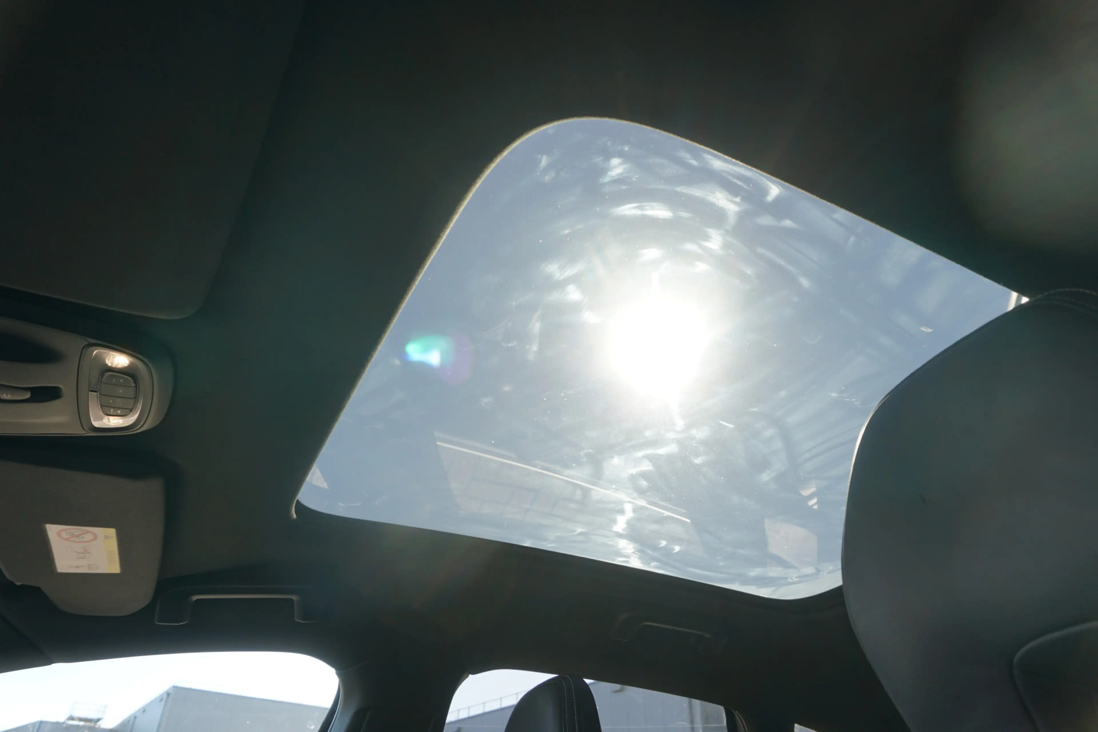Volvo V40 1.5 T3 Polar+ Sport R- Design | PANO | FULL LED | — photo 9