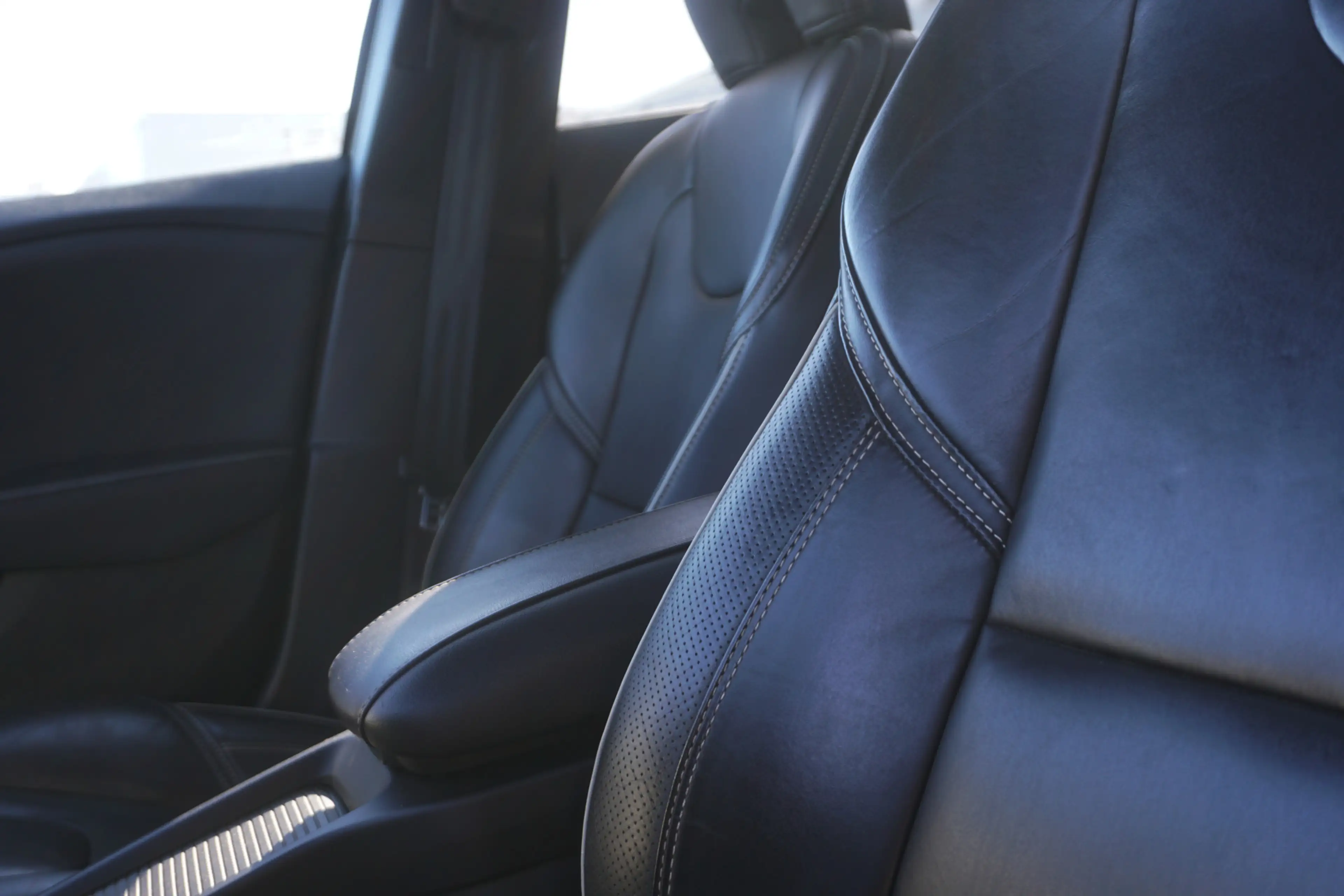 Volvo V40 1.5 T3 Polar+ Sport R- Design | PANO | FULL LED | — photo 22