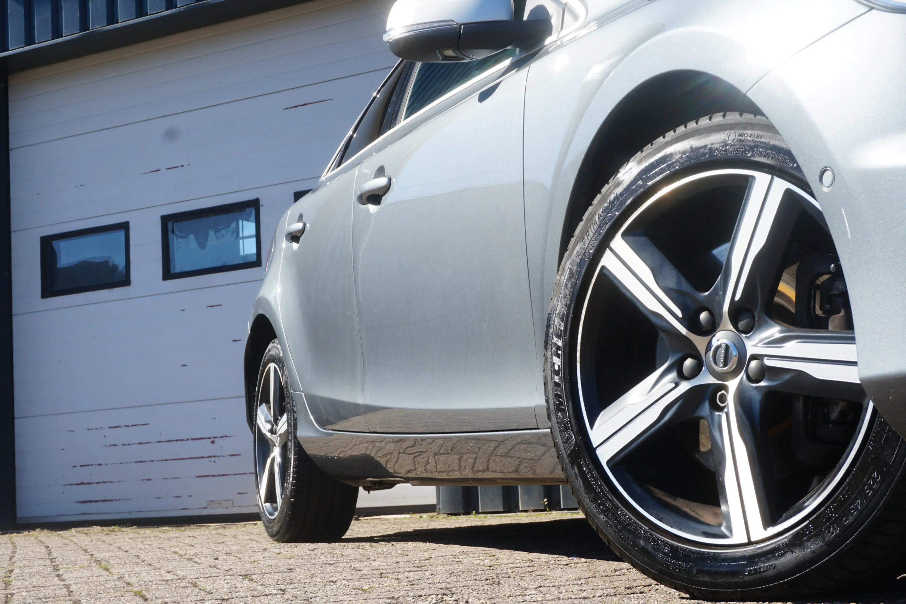 Volvo V40 1.5 T3 Polar+ Sport R- Design | PANO | FULL LED | — photo 31