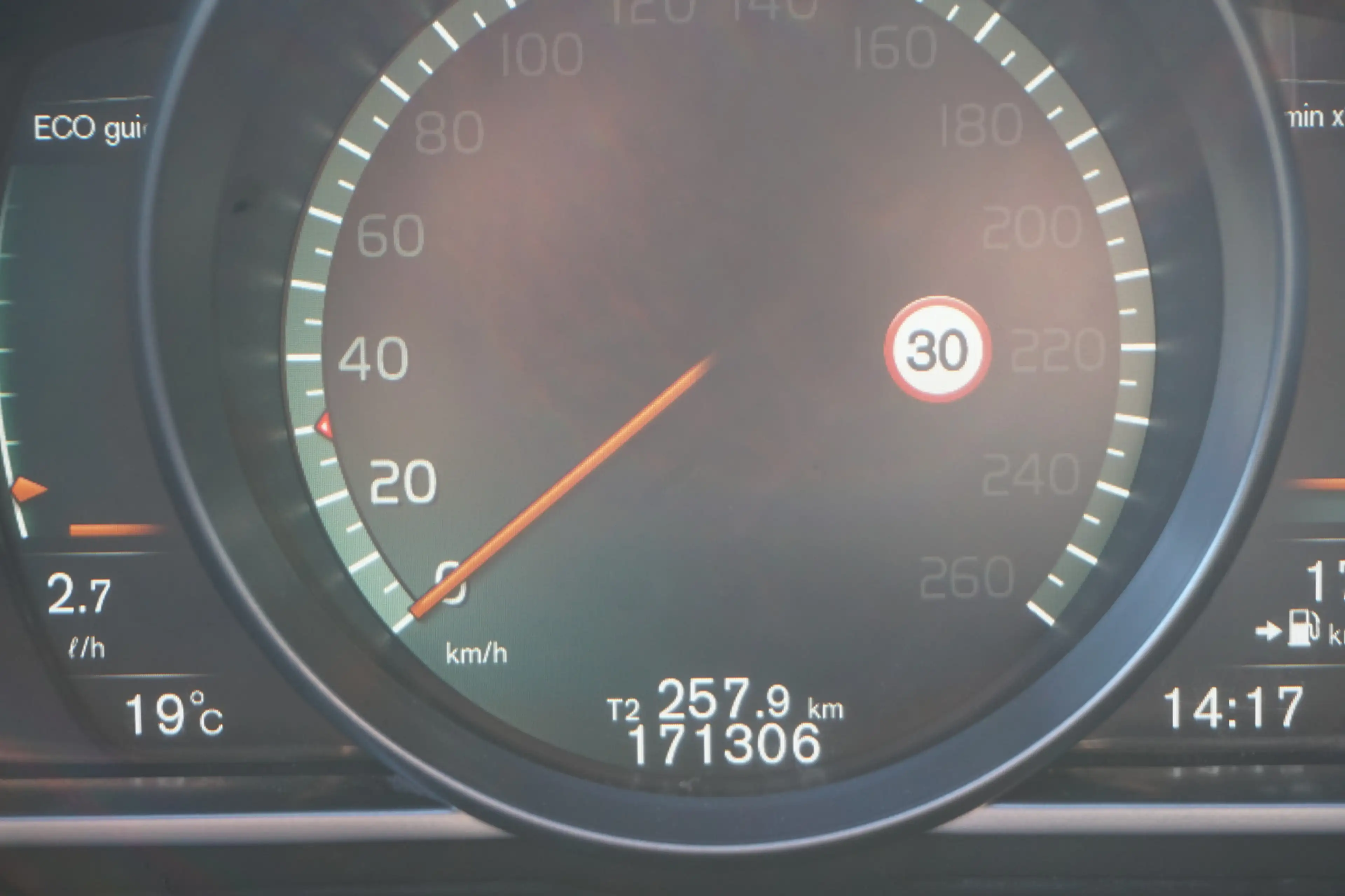 Volvo V40 1.5 T3 Polar+ Sport R- Design | PANO | FULL LED | — photo 28