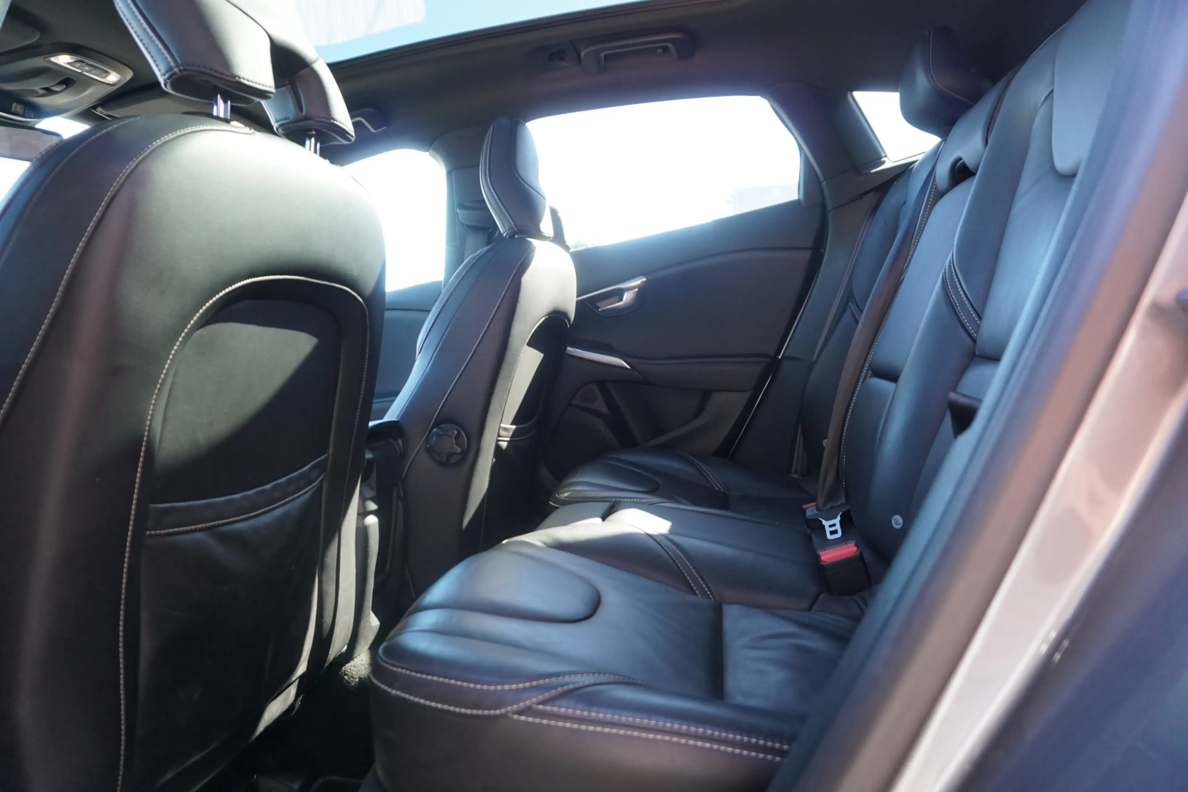 Volvo V40 1.5 T3 Polar+ Sport R- Design | PANO | FULL LED | — photo 13