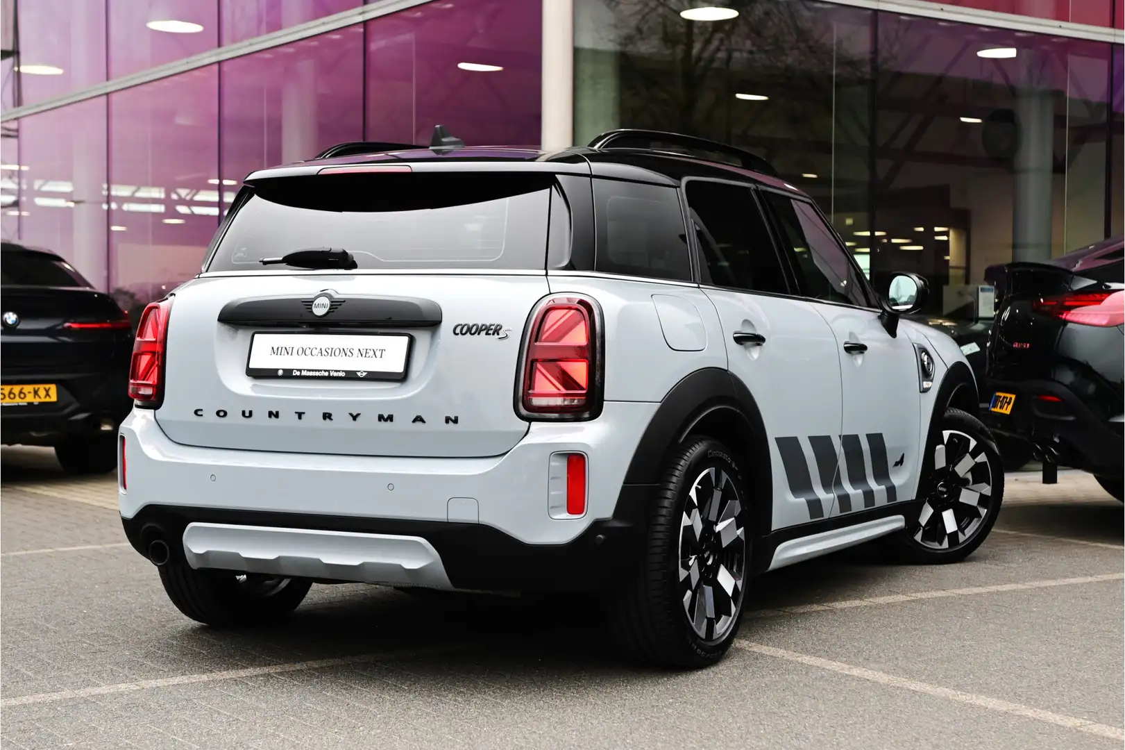 MINI Cooper SE Countryman ALL4 Untamed Automaat / Panoramadak / Stoelverwarm Gris - 2