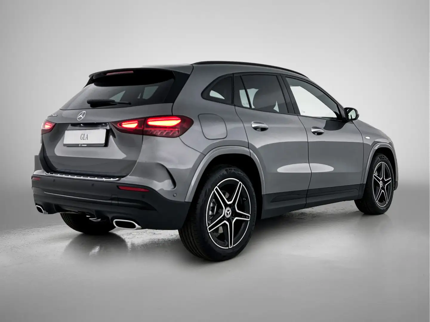 Mercedes-Benz GLA 250 e Business Solution AMG | Trekhaak | Nightpakket | Grijs - 2