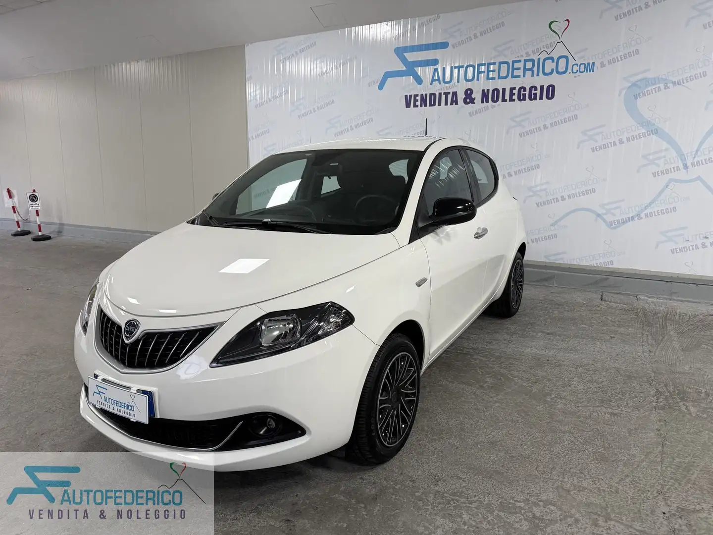 Lancia Ypsilon Ypsilon 1.0 FireFly 5 porte S&S Hybrid Alberta Fe Bianco - 1