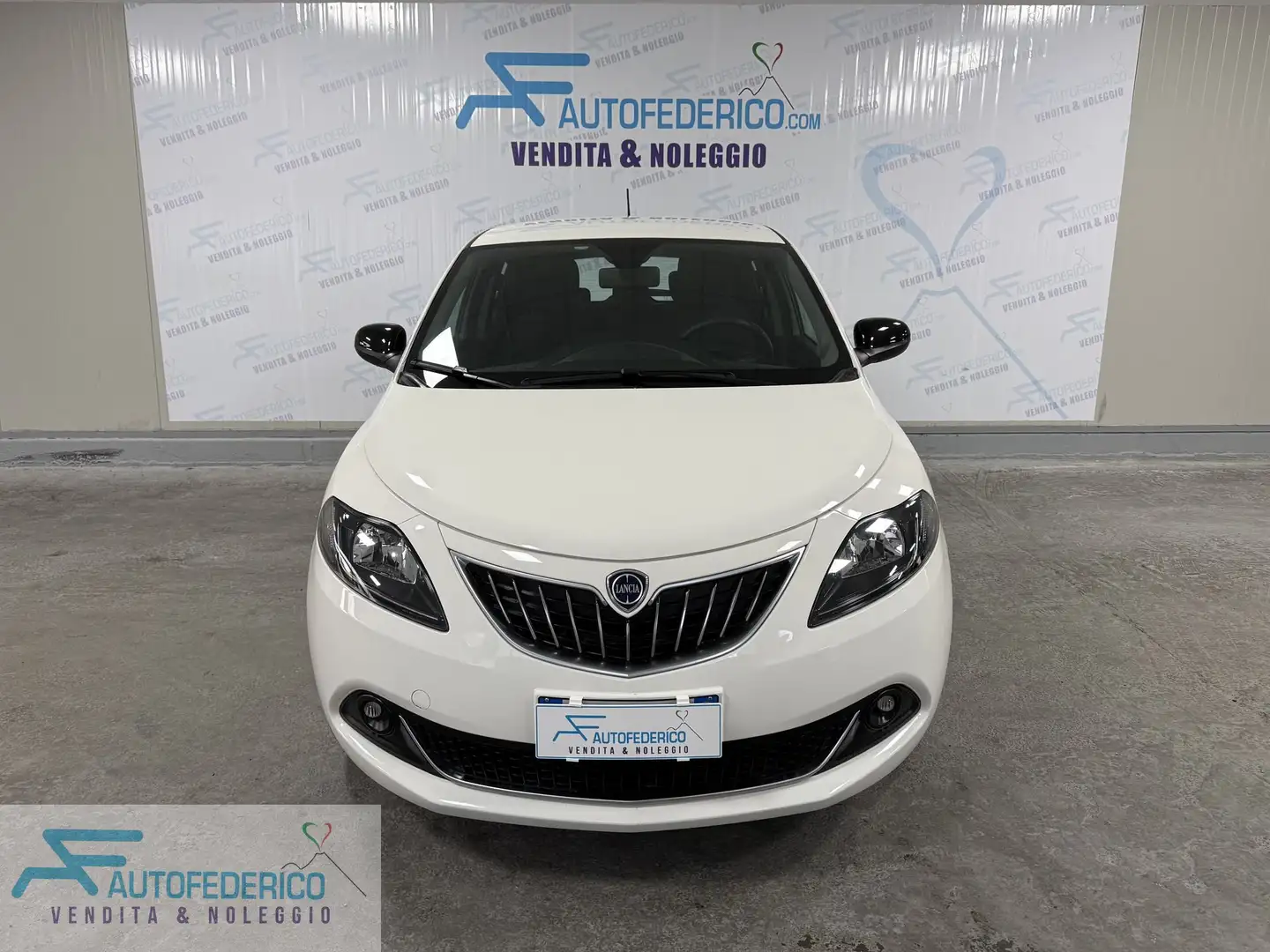 Lancia Ypsilon Ypsilon 1.0 FireFly 5 porte S&S Hybrid Alberta Fe Bianco - 2