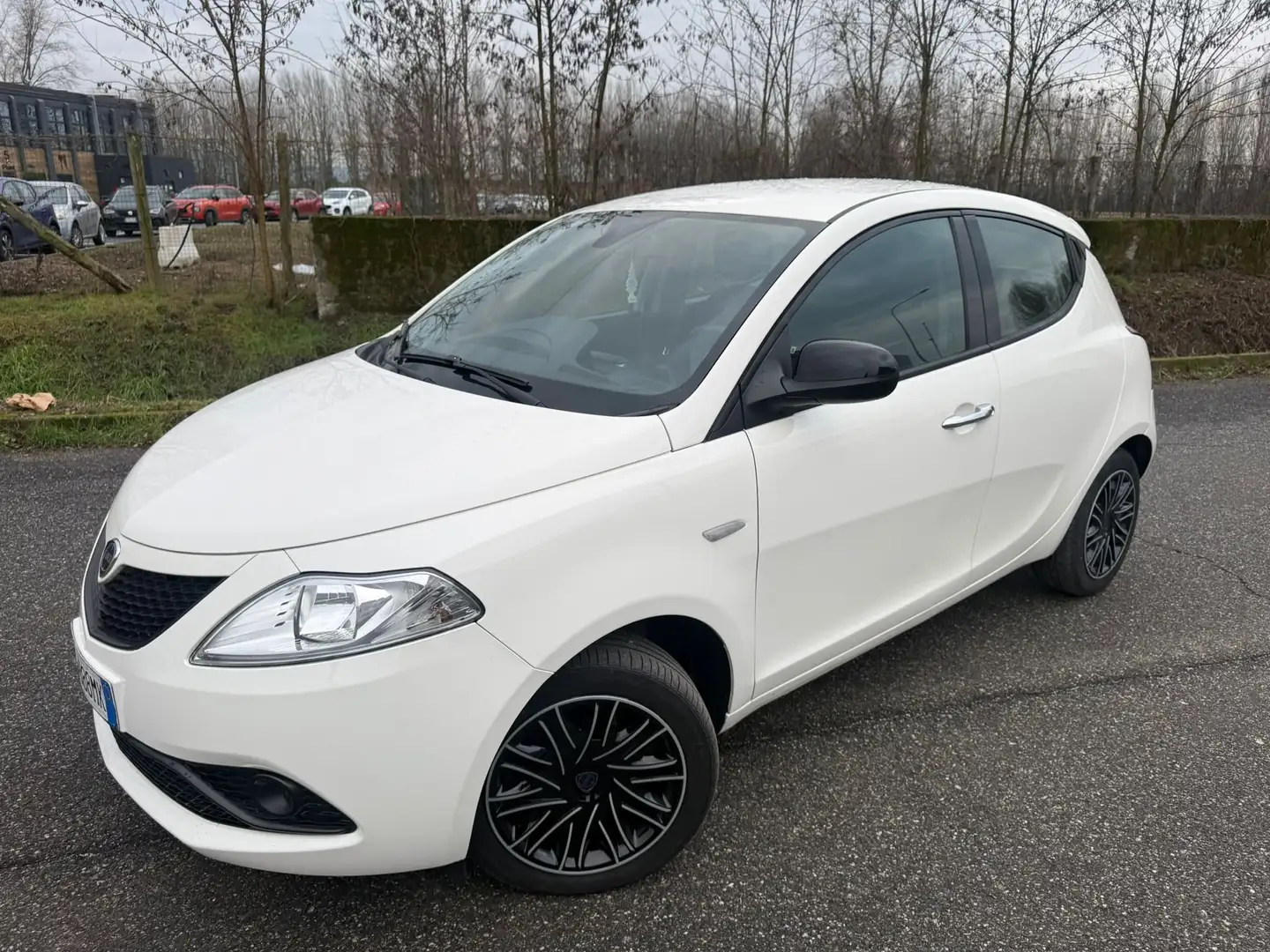 Lancia Ypsilon Ypsilon III 2015 1.2 Gold s Weiß - 1
