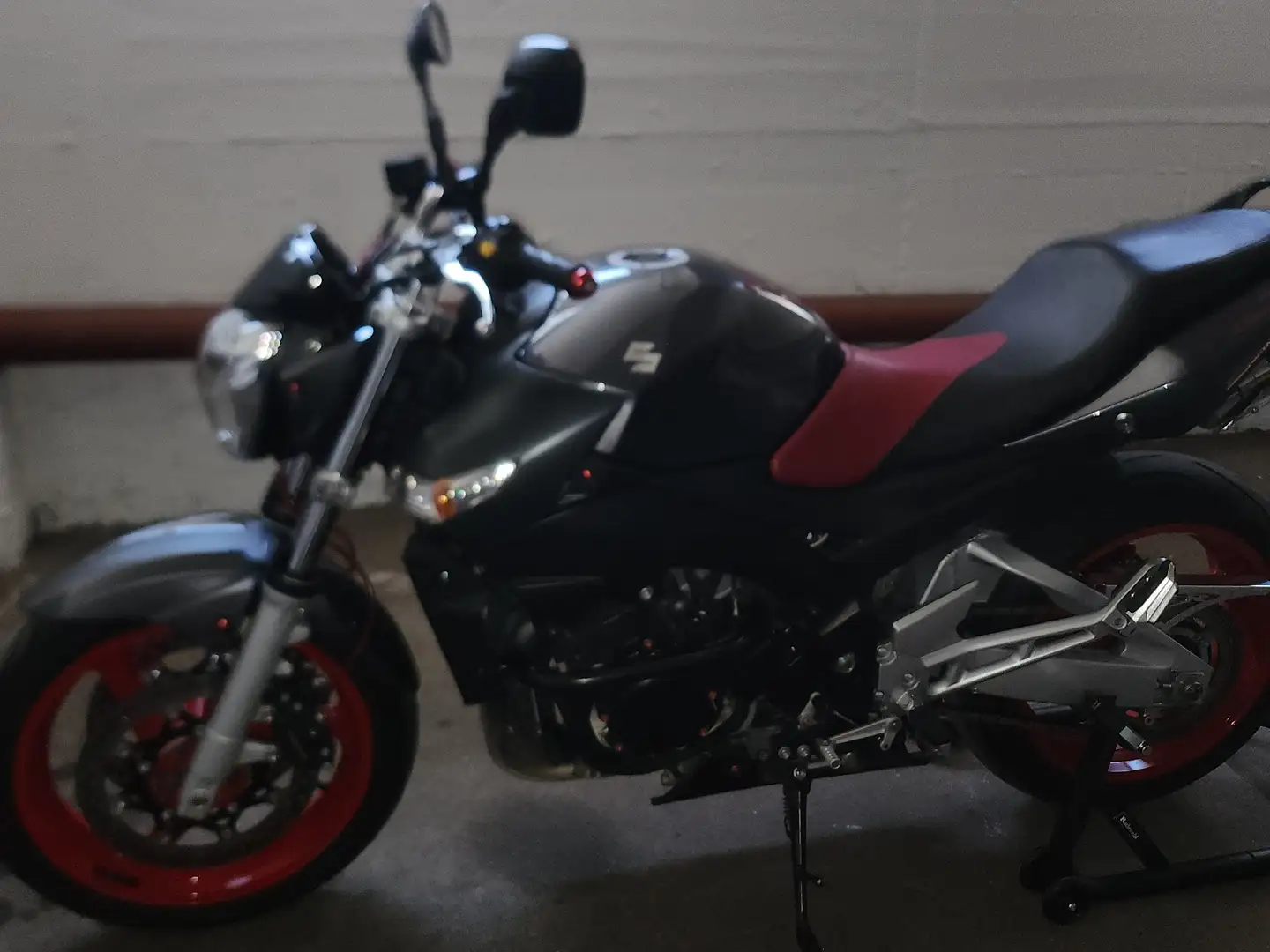 Suzuki GSR 600 Чорний - 2