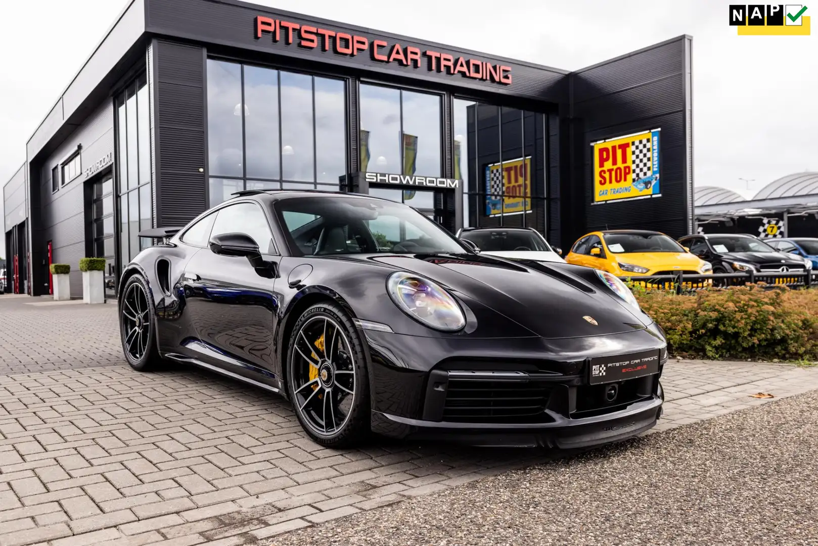Porsche 992 992 3.8 Turbo S, 650pk, Carbon, Burmester, 1e lak! Zwart - 1