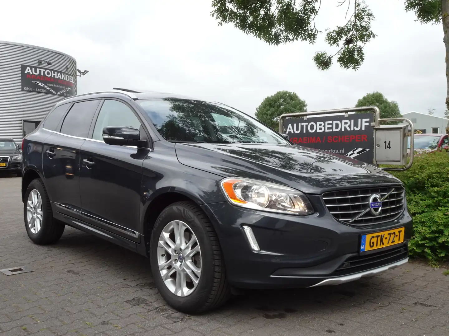 Volvo XC60 2.0 T5 FWD Autom. Grijs - 1