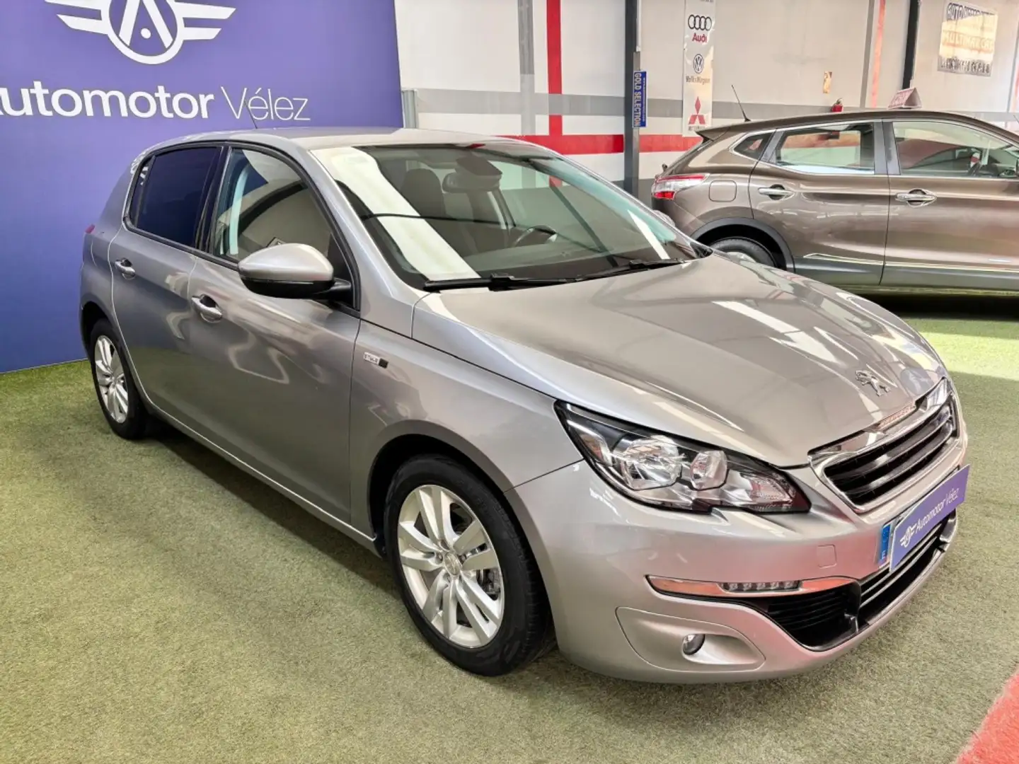 Peugeot 308 1.6 BlueHDi Style 100 Plateado - 1