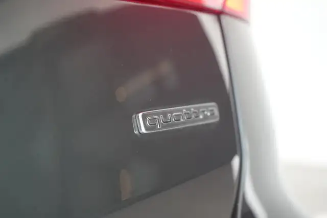 Audi A6 view 12