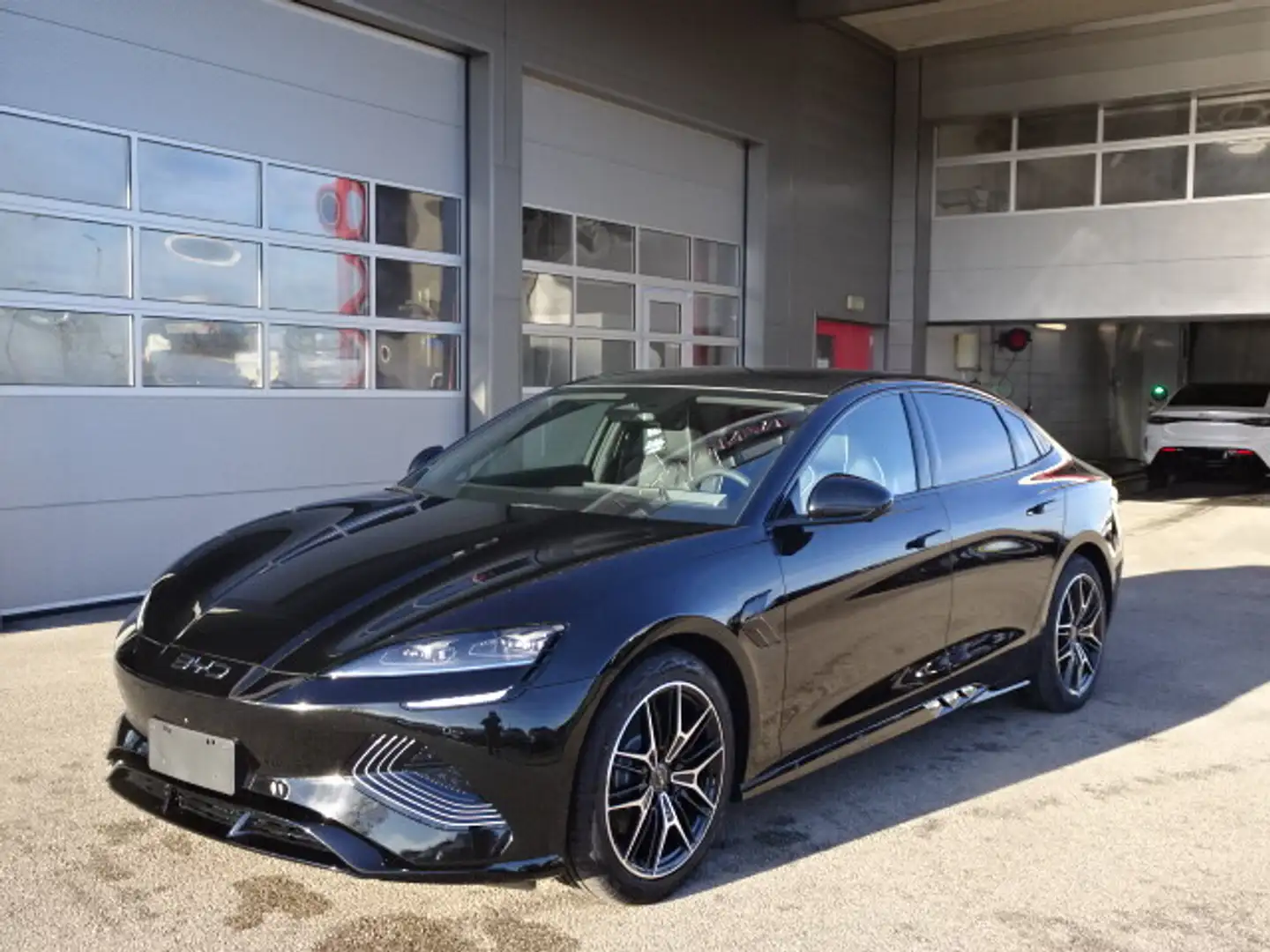 BYD Seal Excellence Österreich Paket 82,5kWh AWD LAGERND Schwarz - 1
