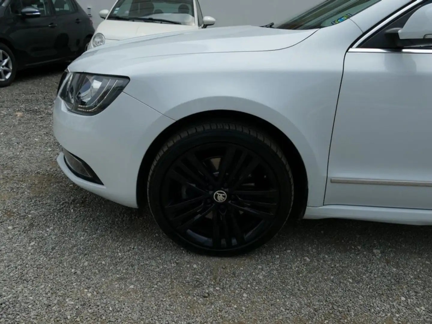 Skoda Superb COMBI 2.0 TDI 140 Ch DSG7 TOIT OUVRANT Blanc - 2