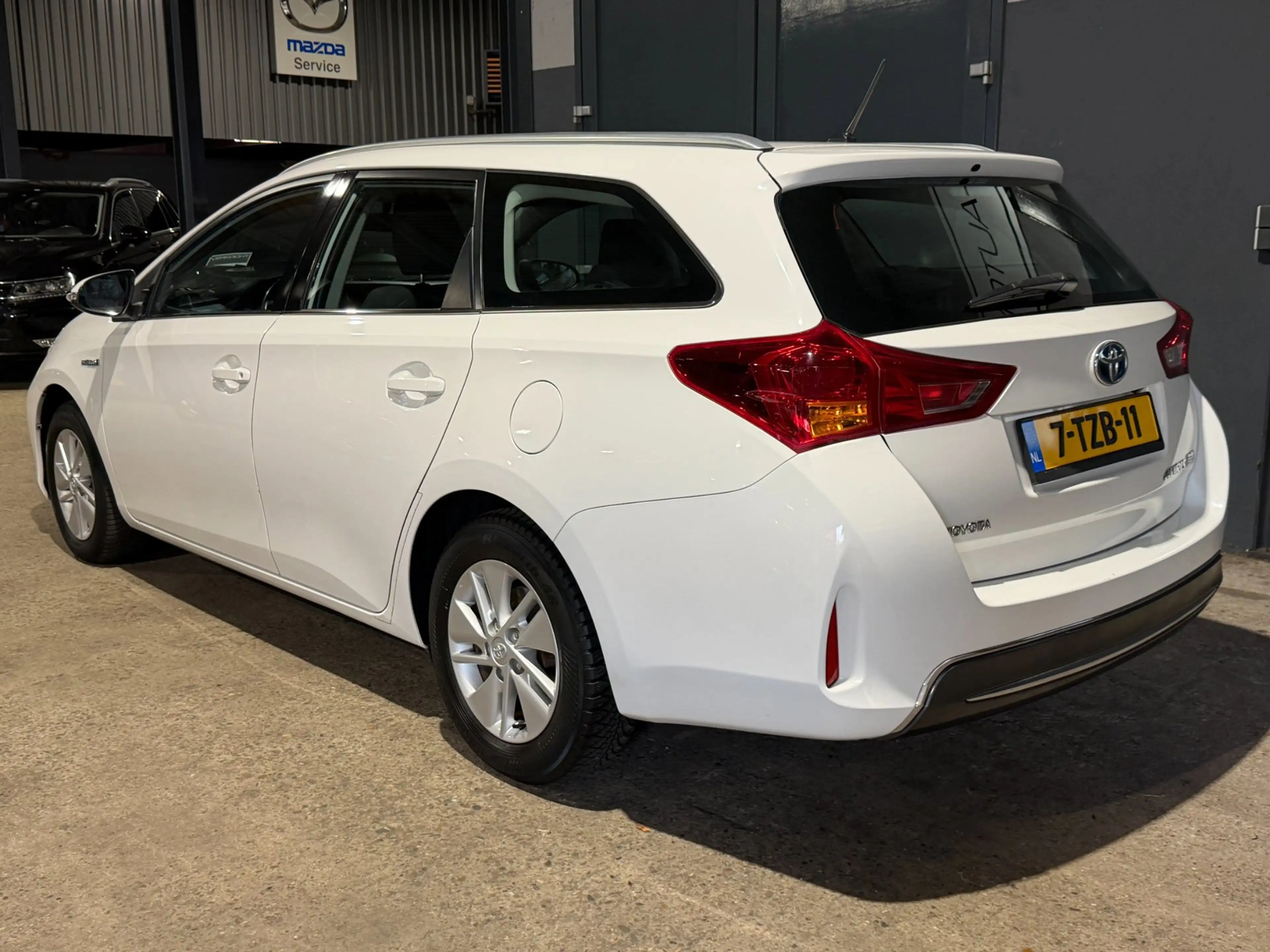 Toyota Auris Touring Sports 1.8 Hybrid Aspiration Onderhouden C — photo 3