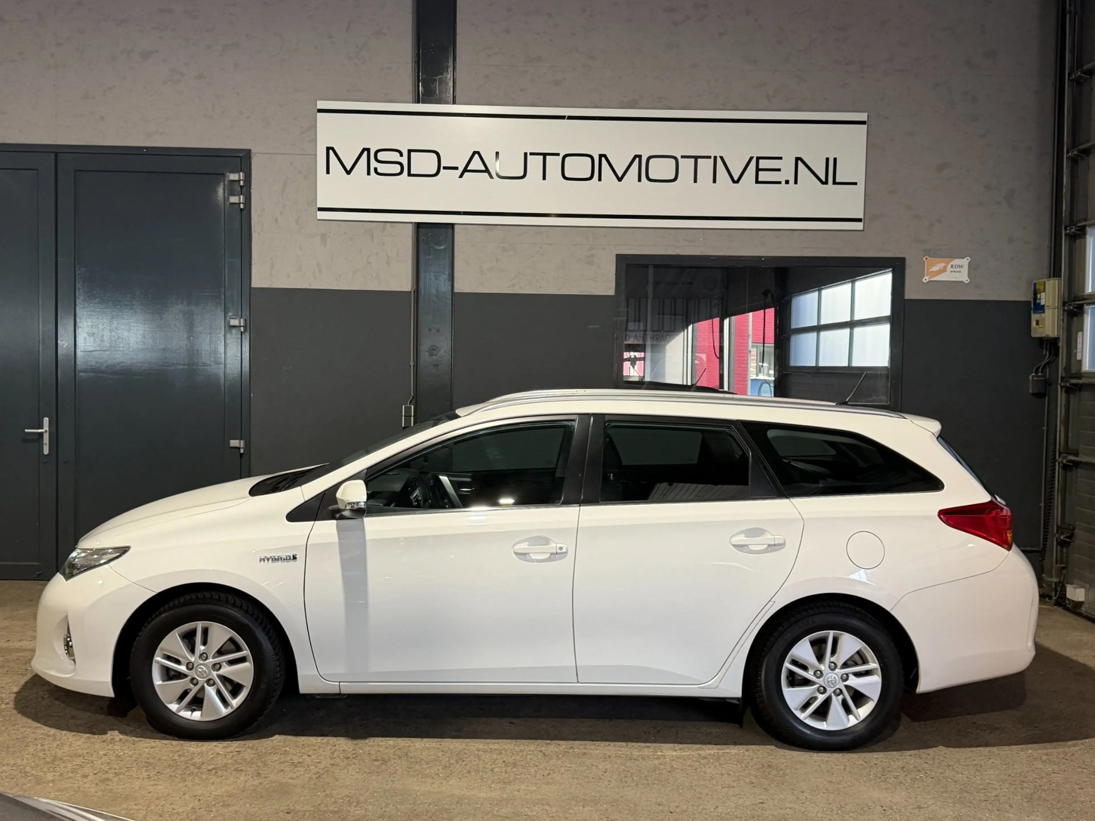 Toyota Auris Touring Sports 1.8 Hybrid Aspiration Onderhouden C — photo 6