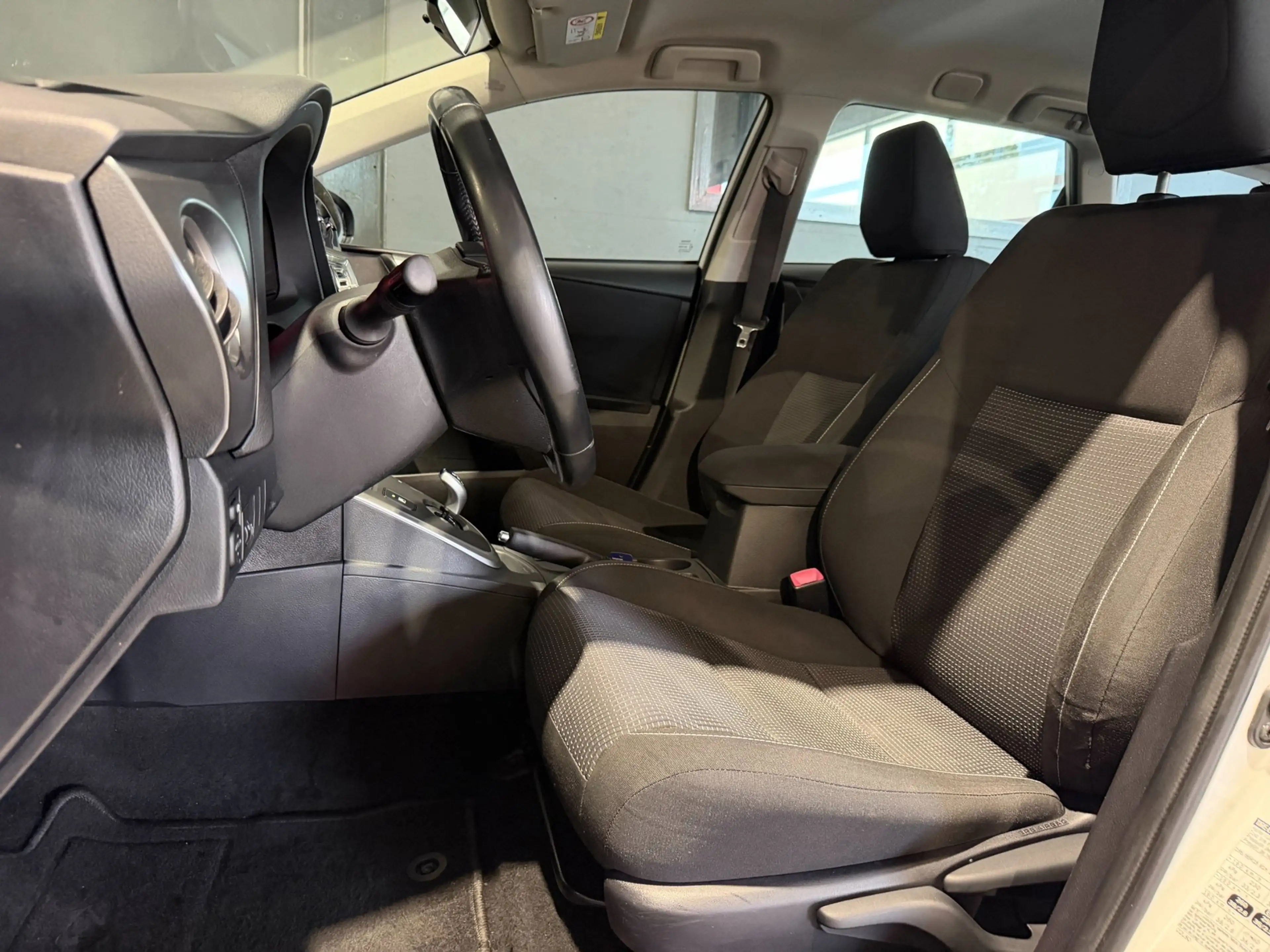 Toyota Auris Touring Sports 1.8 Hybrid Aspiration Onderhouden C — photo 11