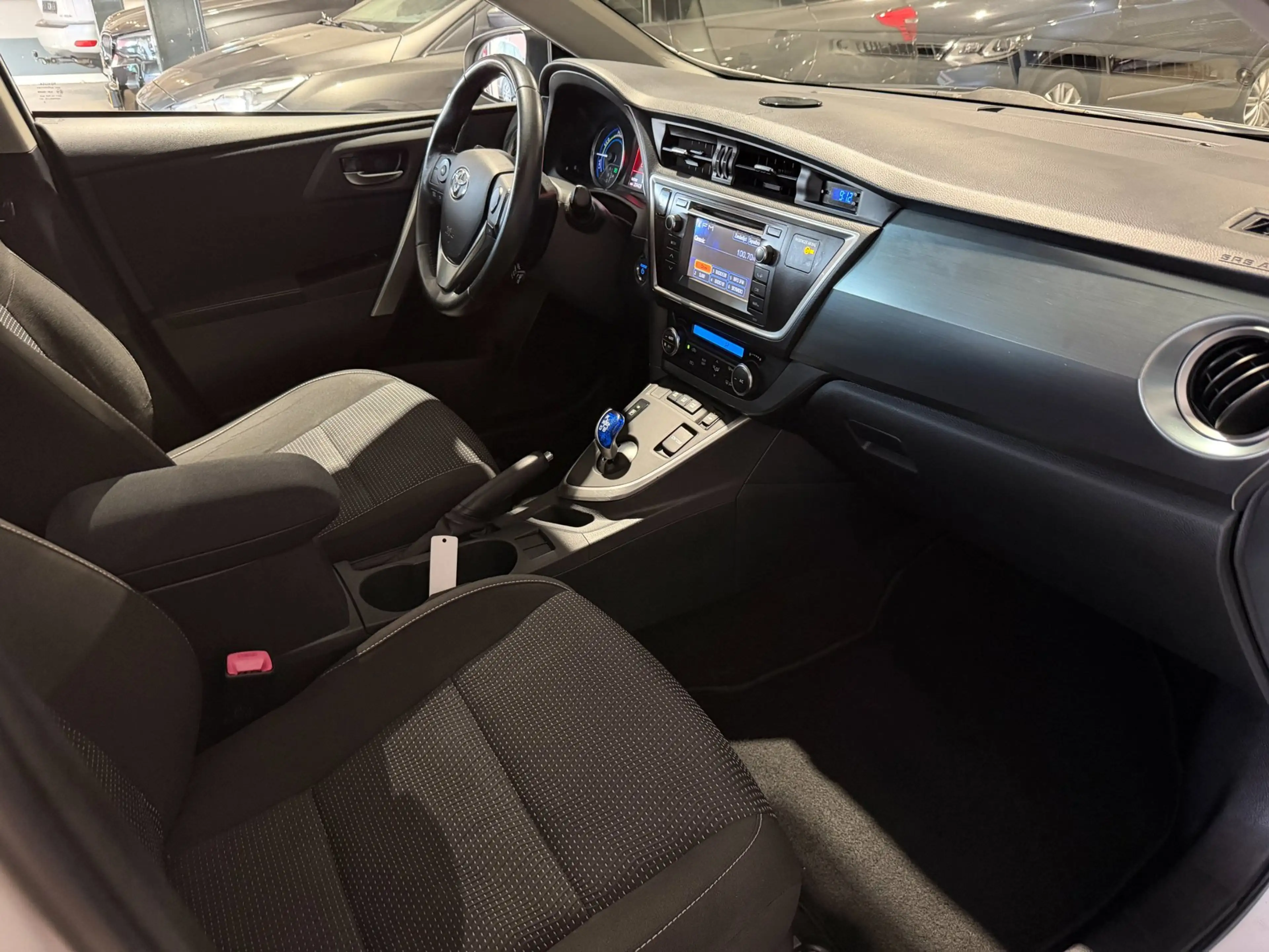 Toyota Auris Touring Sports 1.8 Hybrid Aspiration Onderhouden C — photo 8