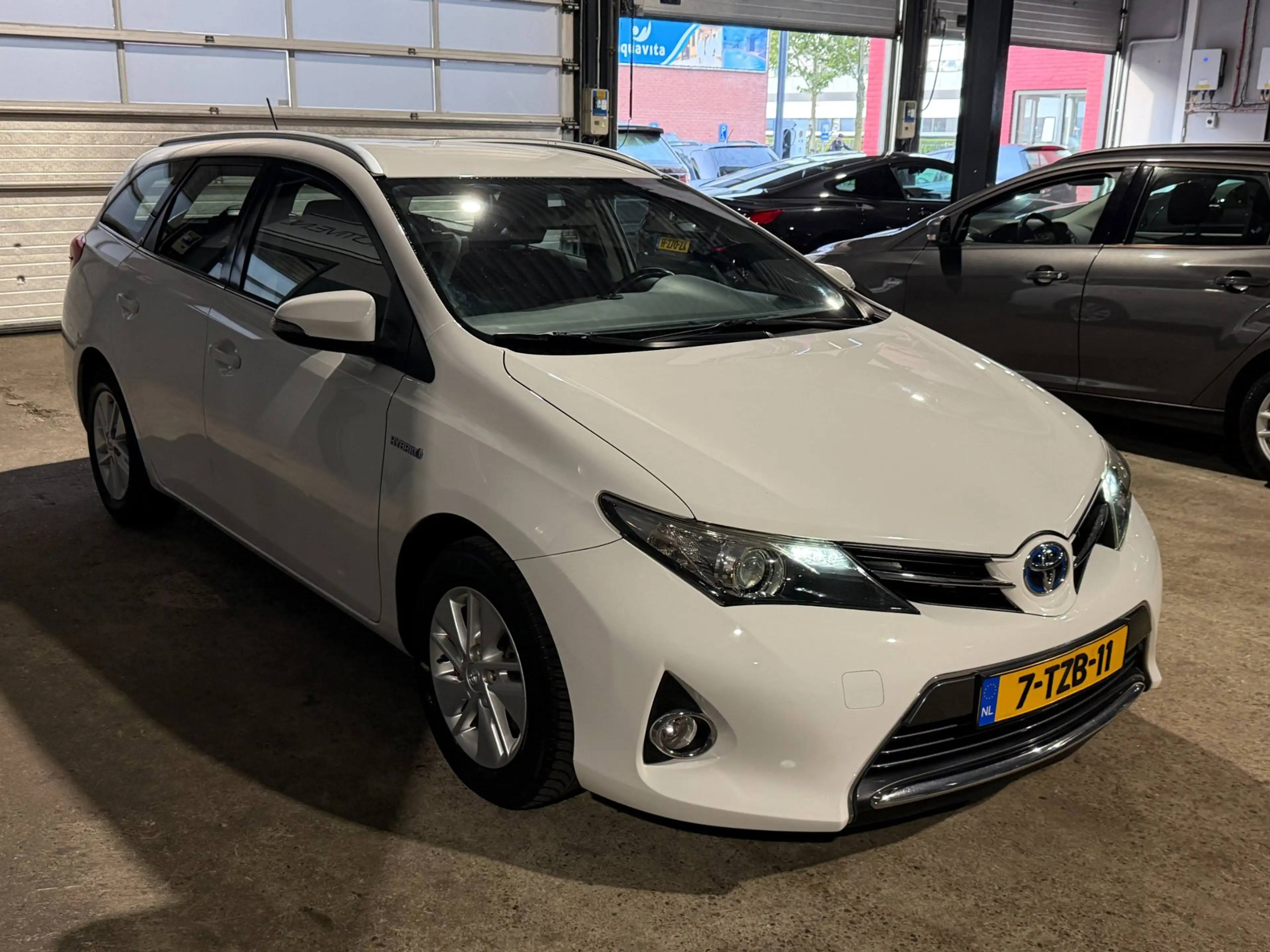 Toyota Auris Touring Sports 1.8 Hybrid Aspiration Onderhouden C — photo 5
