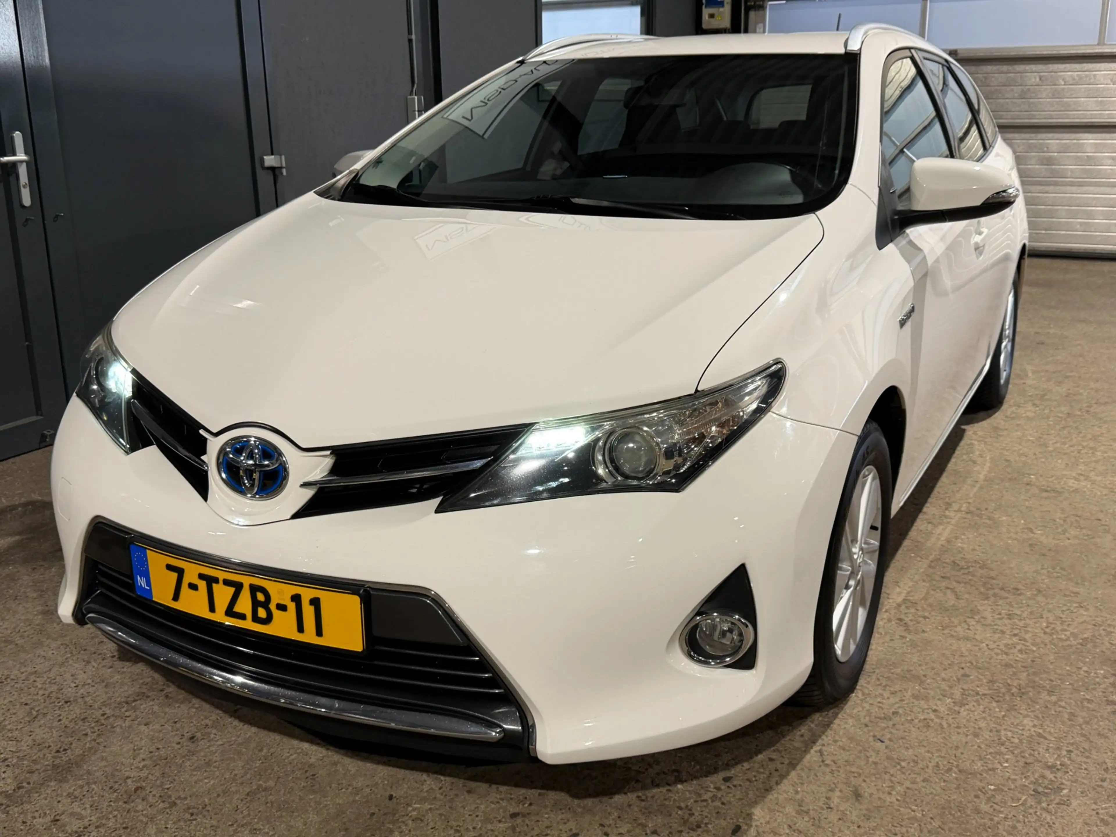 Toyota Auris Touring Sports 1.8 Hybrid Aspiration Onderhouden C — photo 2