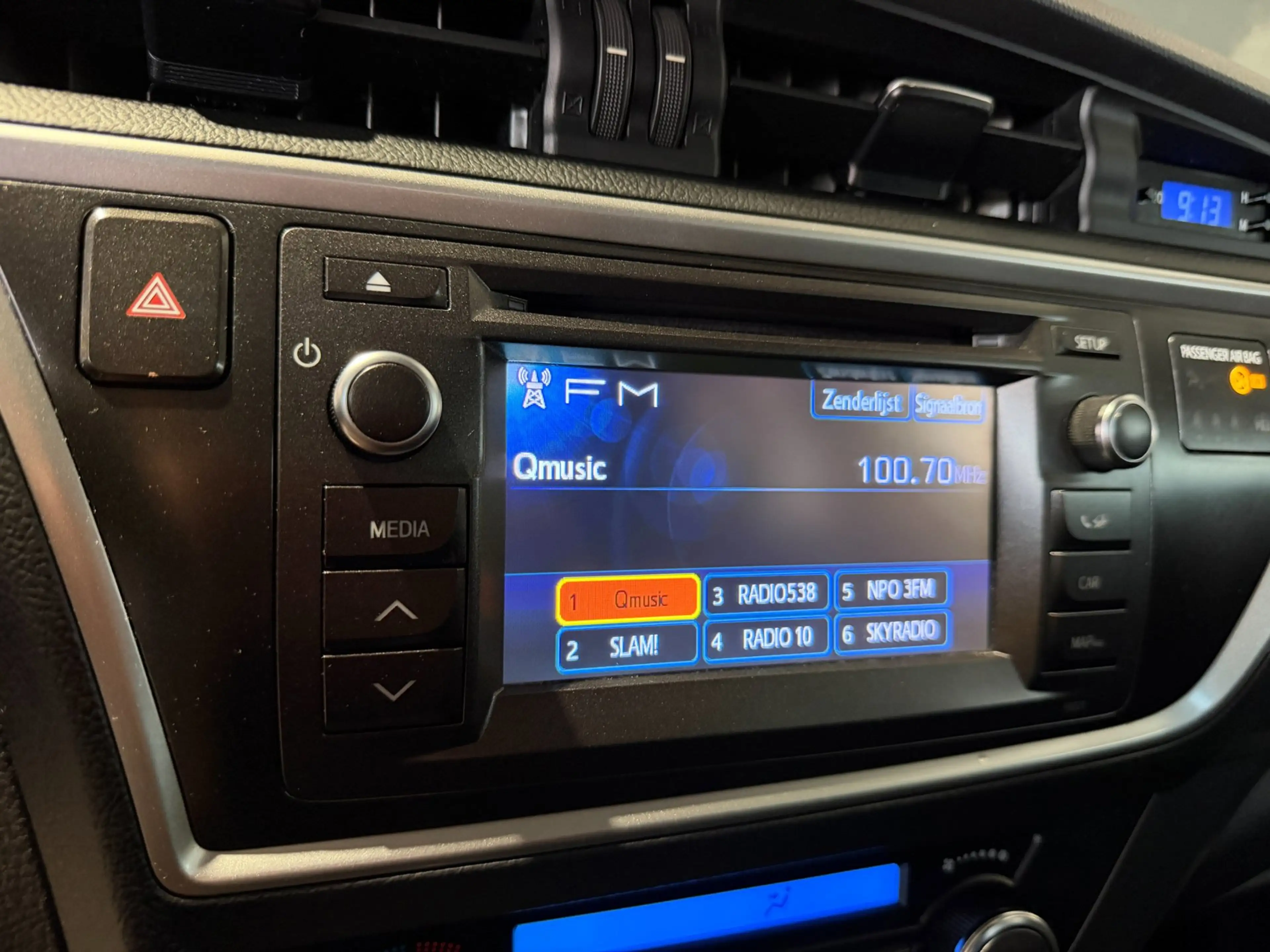 Toyota Auris Touring Sports 1.8 Hybrid Aspiration Onderhouden C — photo 15