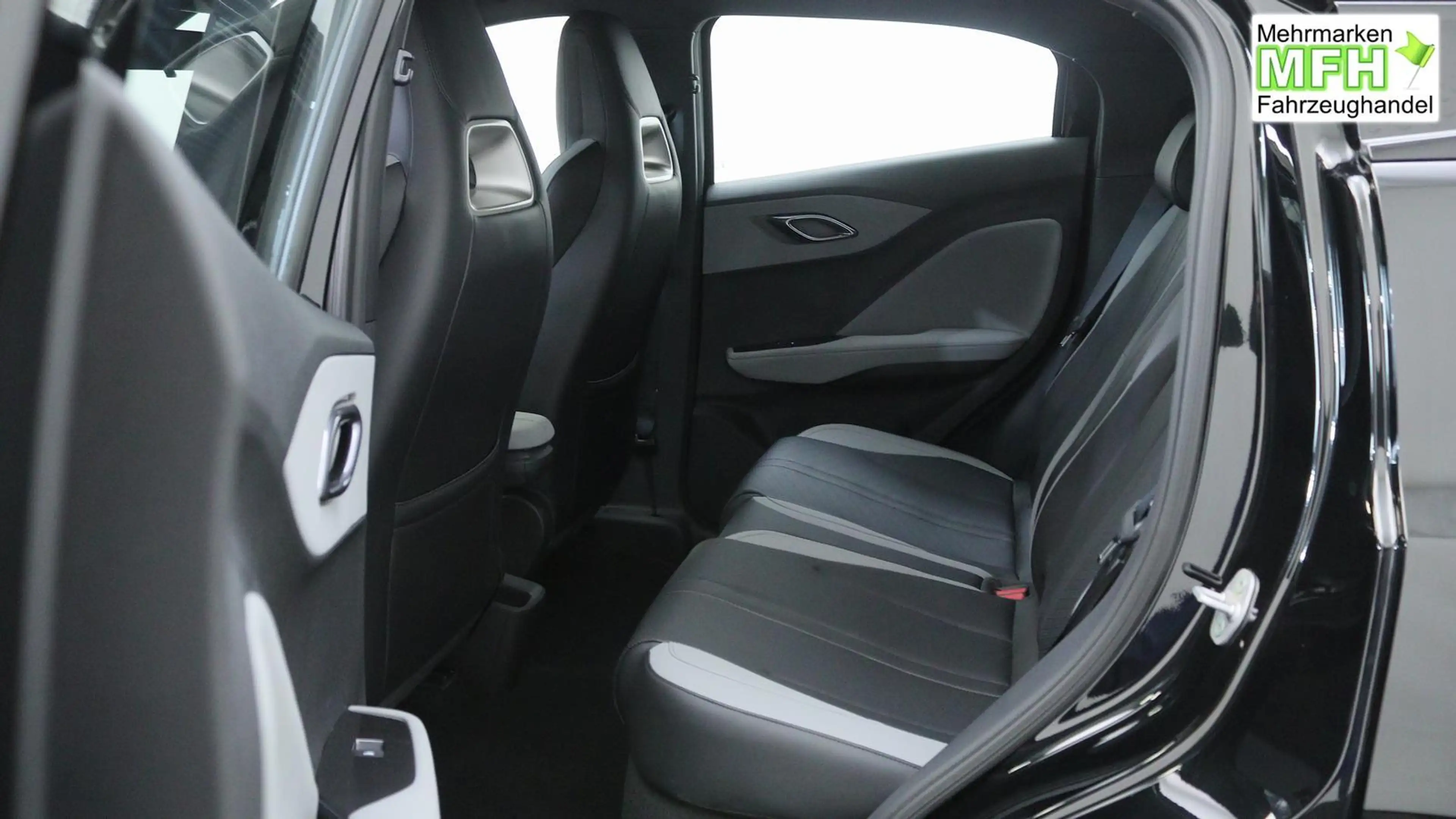 BYD Dolphin Surf Boost 43 kWh / Navi ACC Elektr. Sitze V. PDC H ... — photo 6