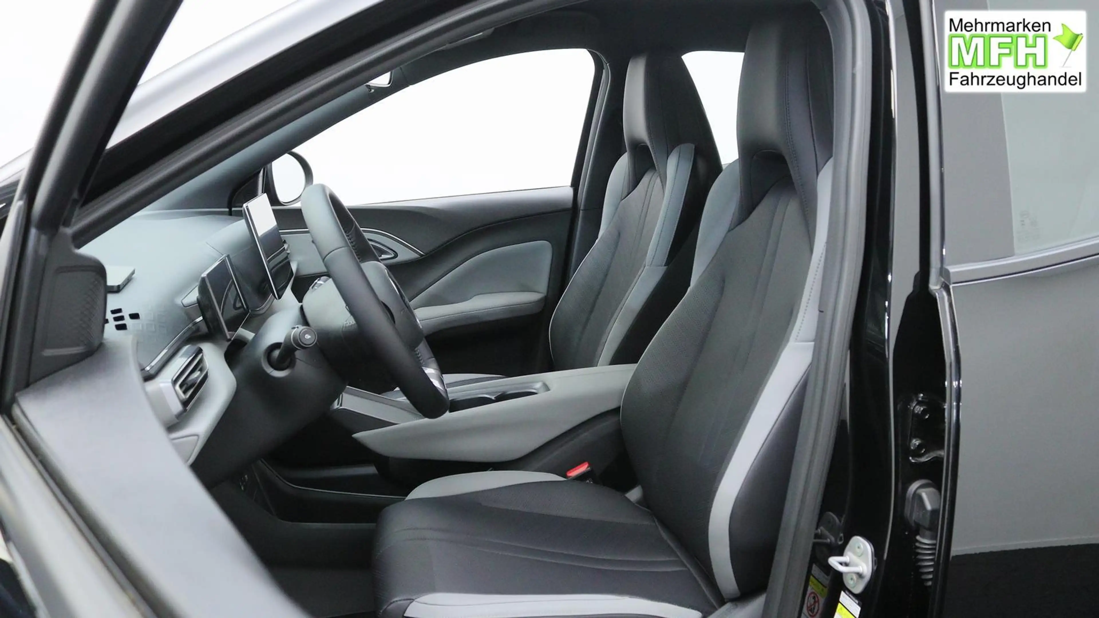 BYD Dolphin Surf Boost 43 kWh / Navi ACC Elektr. Sitze V. PDC H ... — photo 5