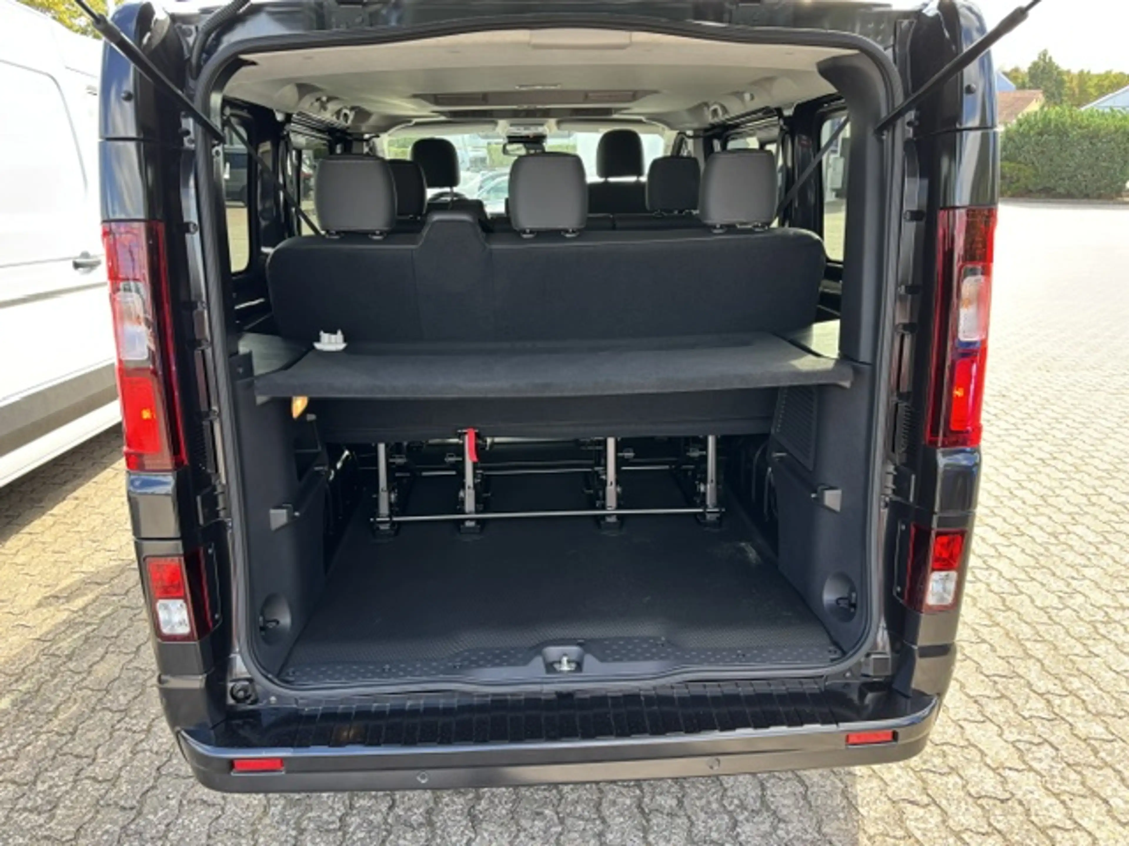 Nissan Primastar L1H1 2,8 dCi 170 (9-Si.) 9AT Tekna — photo 12