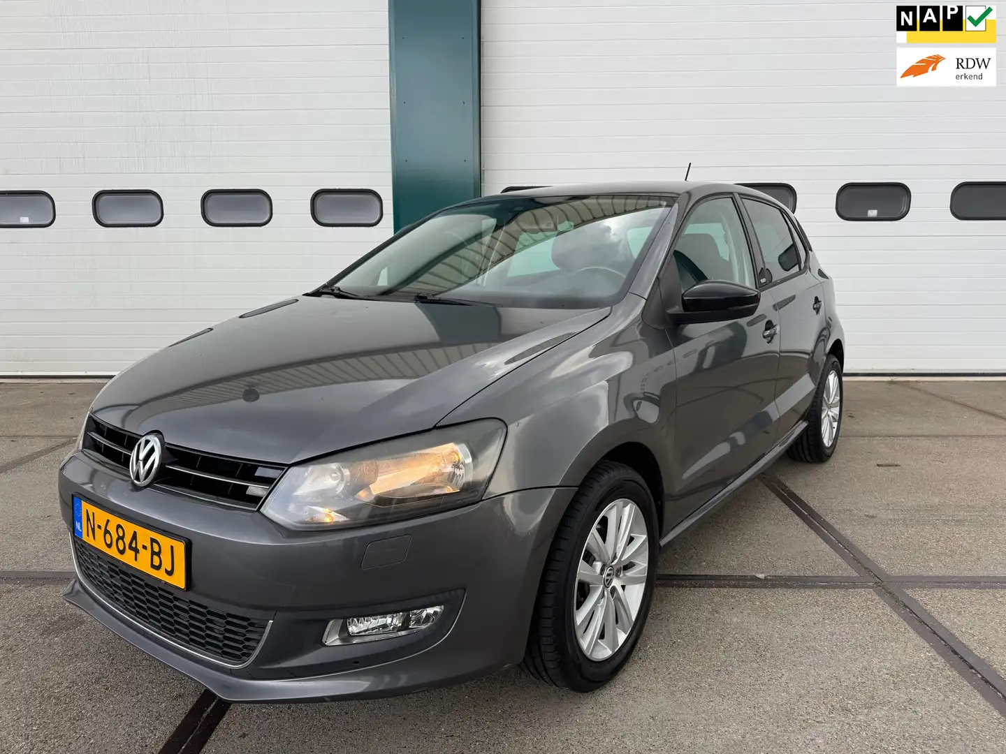 Volkswagen Polo 1.4-16V Highline Gri - 1