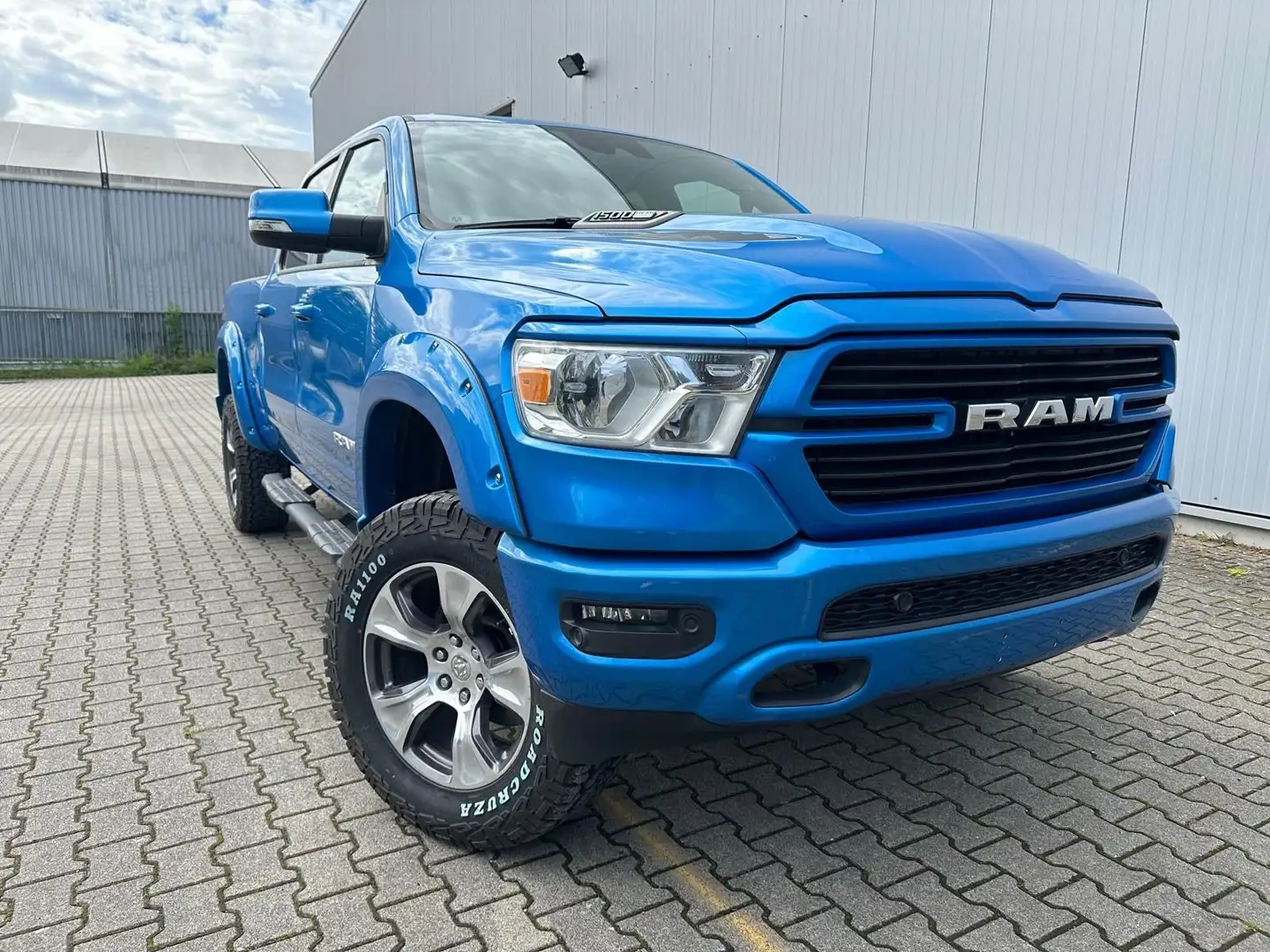 Dodge RAM 5,7 Laramie 2023 Lifted 4x4 Crewcab LPG GAS Bleu - 1