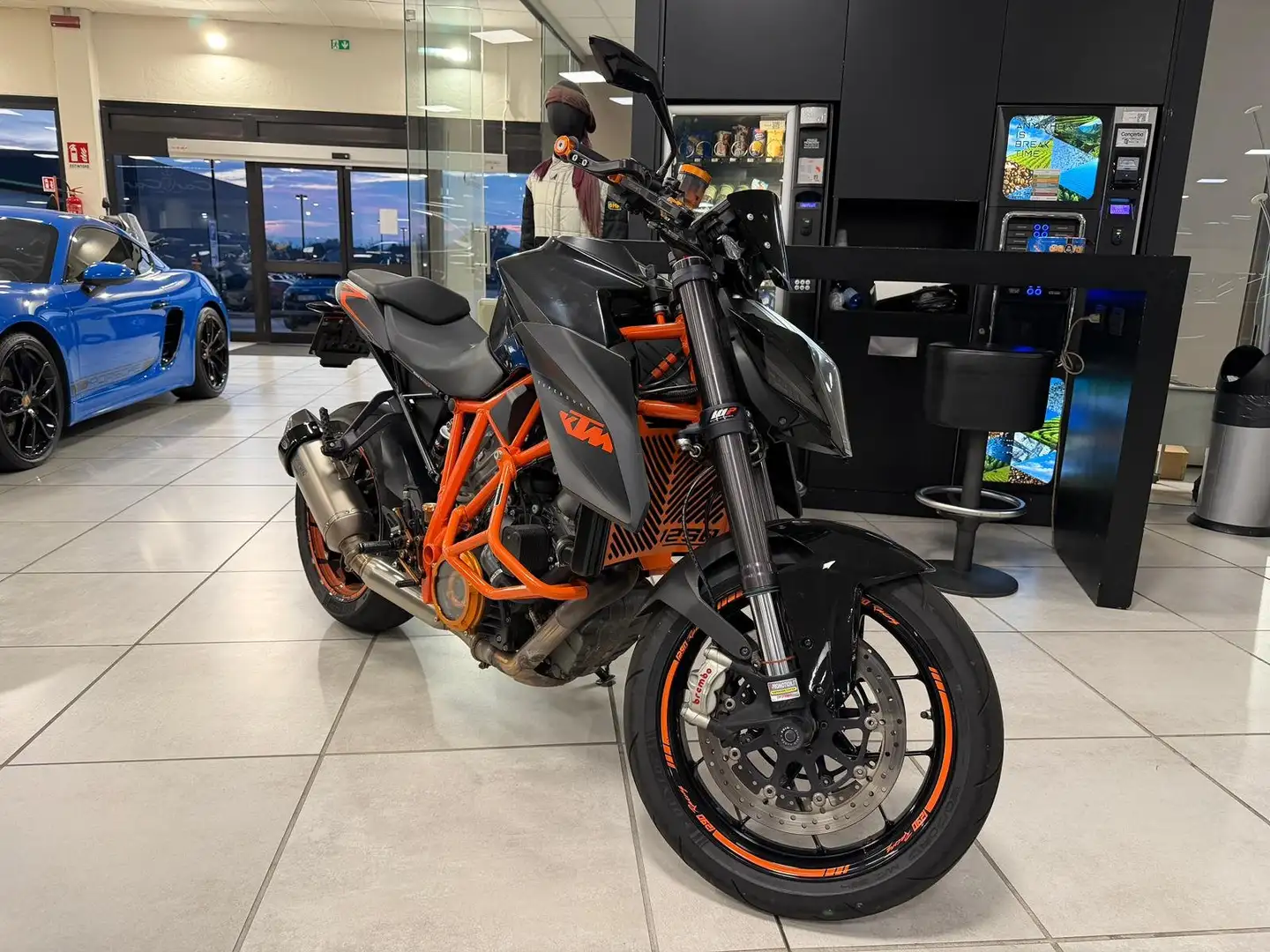 KTM 1290 Super Duke R - 1