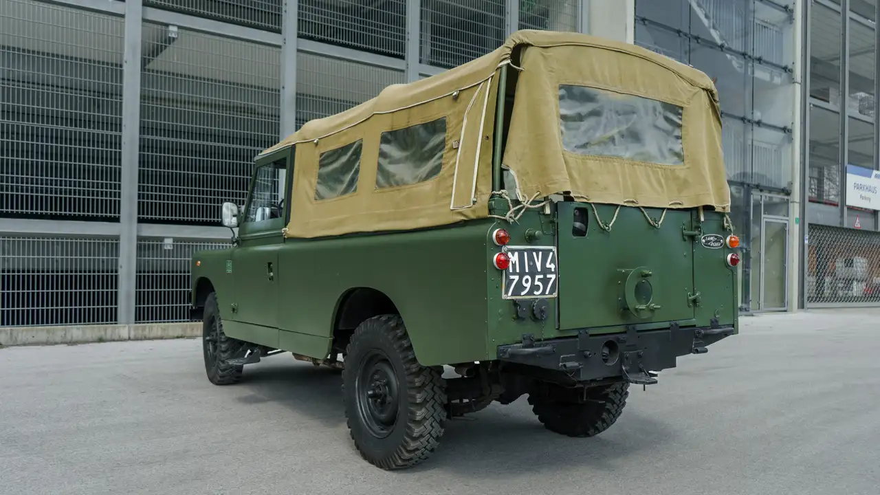 Land Rover Defender 109 Pick Up, foto 3