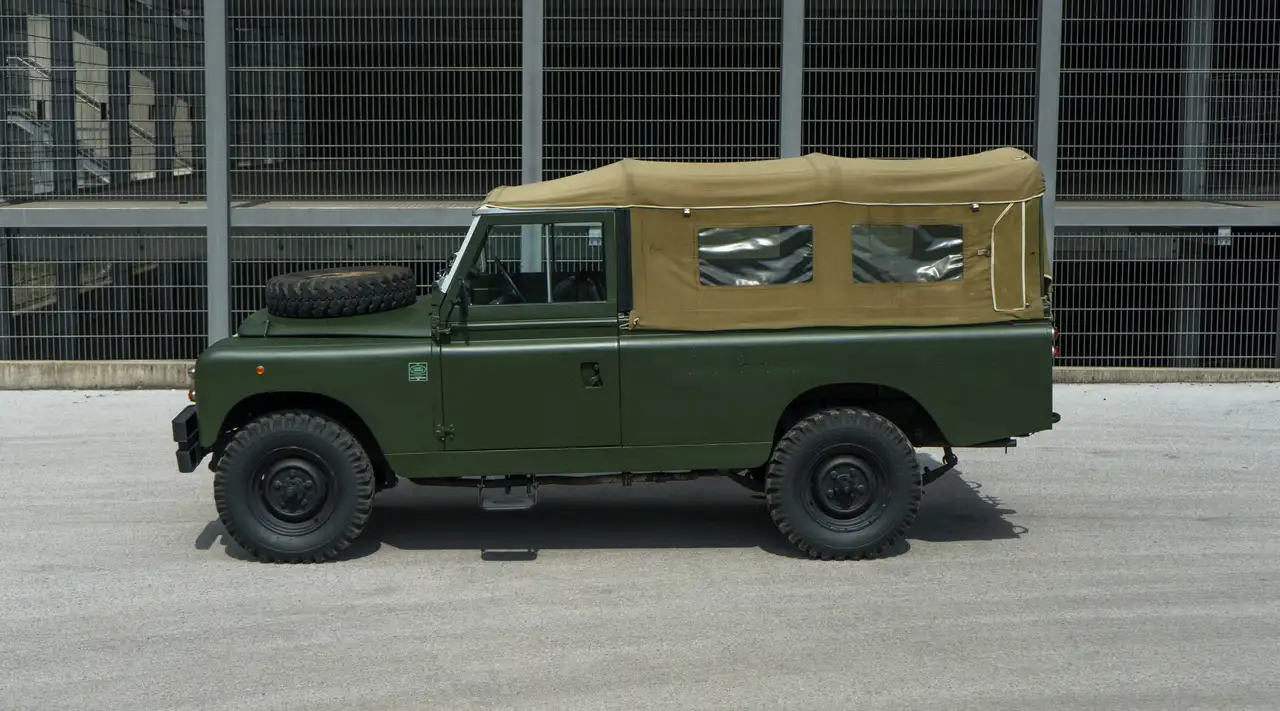 Land Rover Defender 109 Pick Up, foto 2