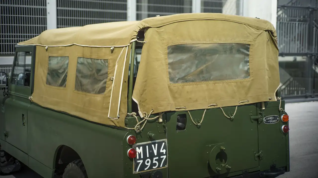 Land Rover Defender 109 Pick Up, foto 4