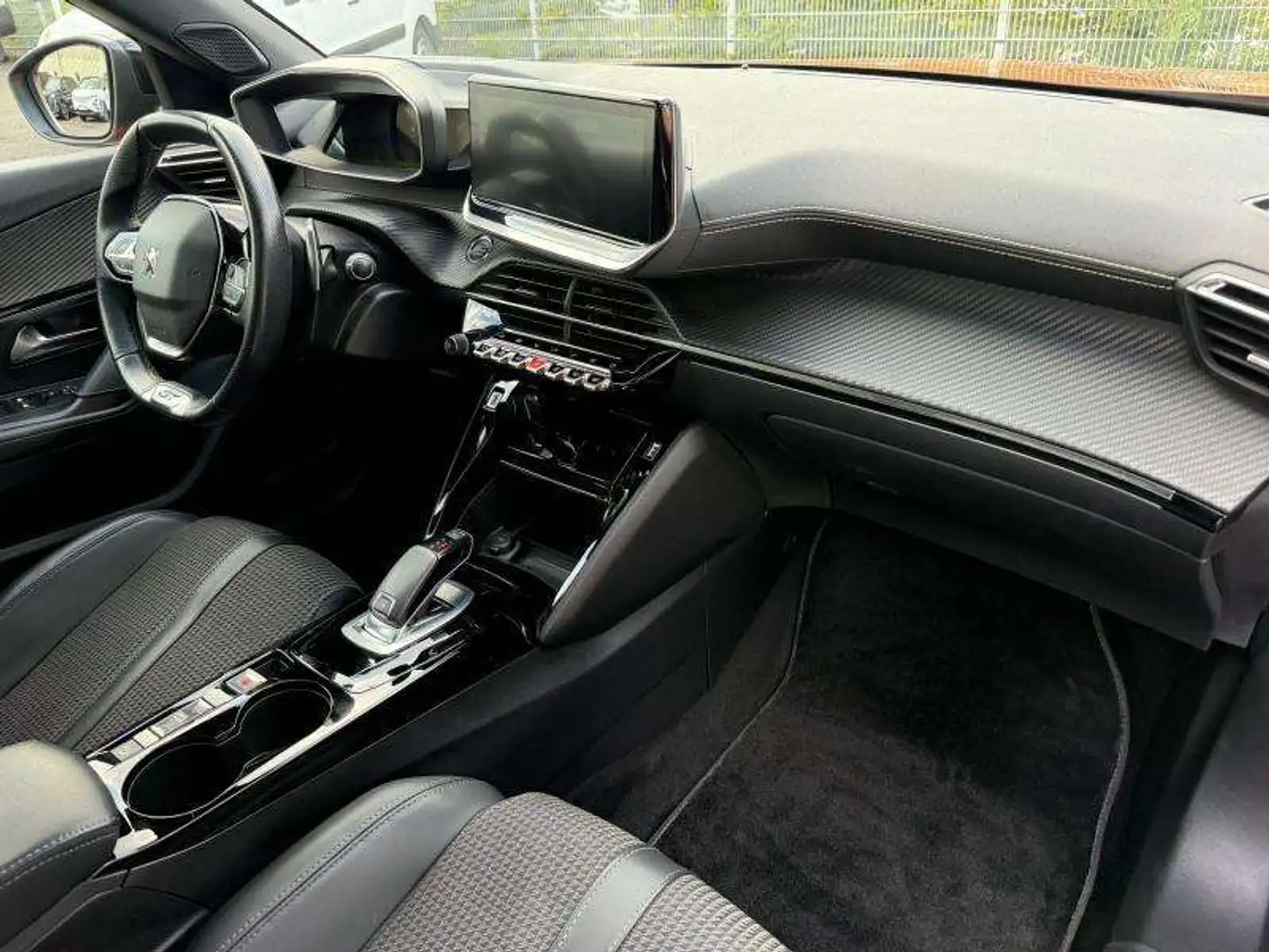 Peugeot 2008 GT / EAT8 / 1.5 BlueHDi Orange - 2