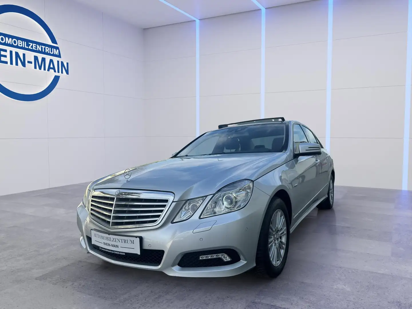 Mercedes-Benz E 350 CGI Avantgarde AIRMATIC/SPUR/TOTW/4xSHZG/KAM/XEN/P Silber - 1