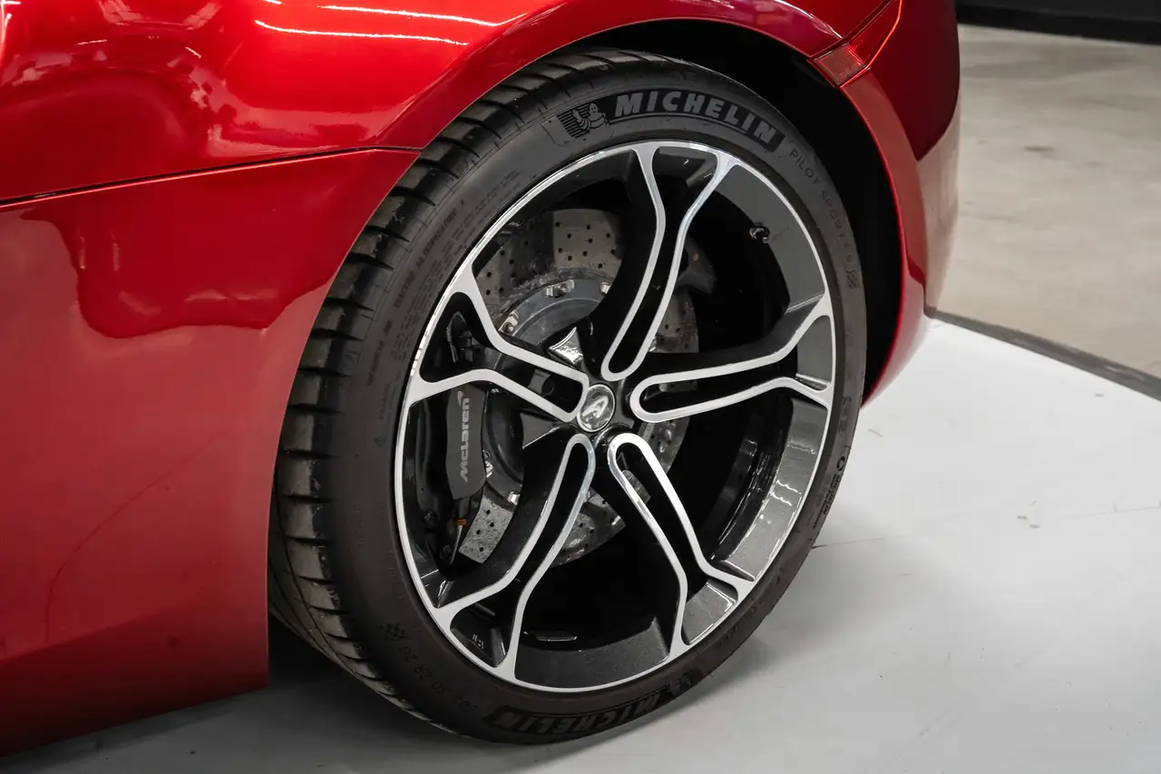 McLaren MP4-12C снимка McLaren MP4-12C