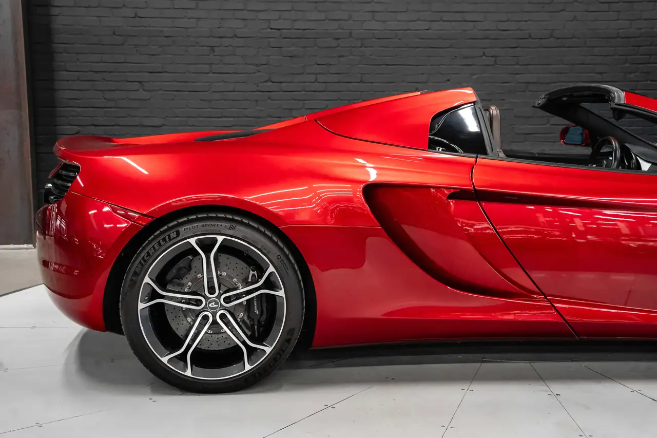 McLaren MP4-12C снимка McLaren MP4-12C
