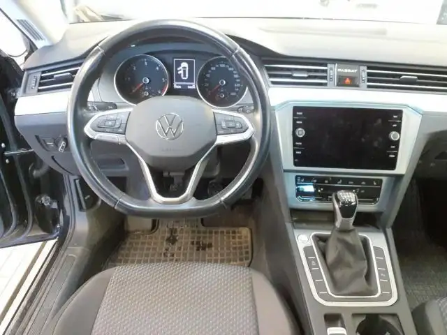 Volkswagen Passat view 6