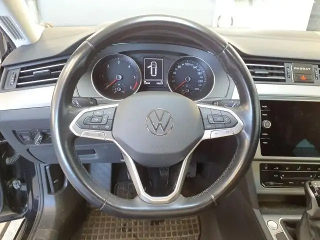 Volkswagen Passat view 5